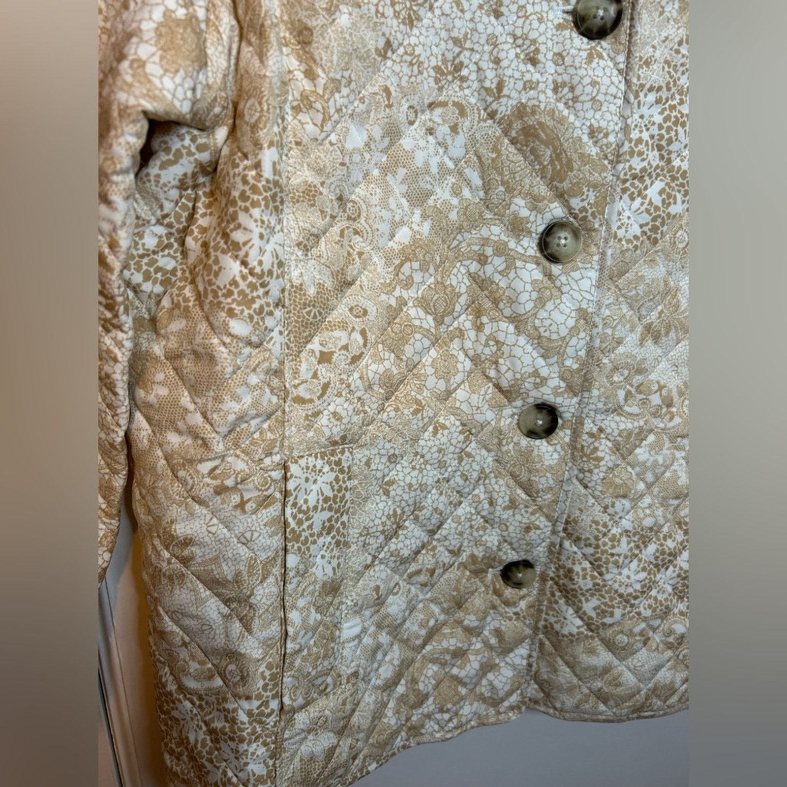 Chicos Nwt Chico’s Beige Lace Pattern Quilted Jacket Size XL / US 12-14 / IT 48-50 - 5 Thumbnail
