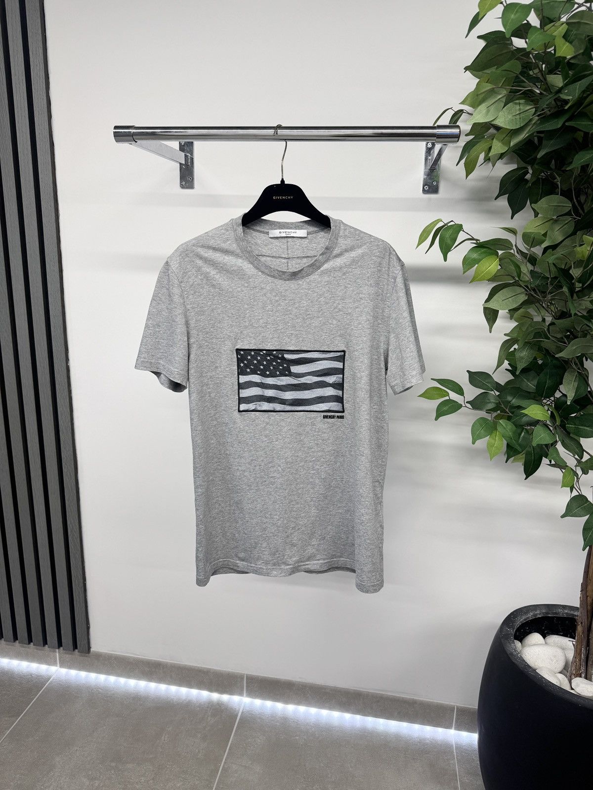 Givenchy Givenchy USA Flag T-Shirt In Grey RRP £360 Size US S / EU 44-46 / 1 - 1 Thumbnail