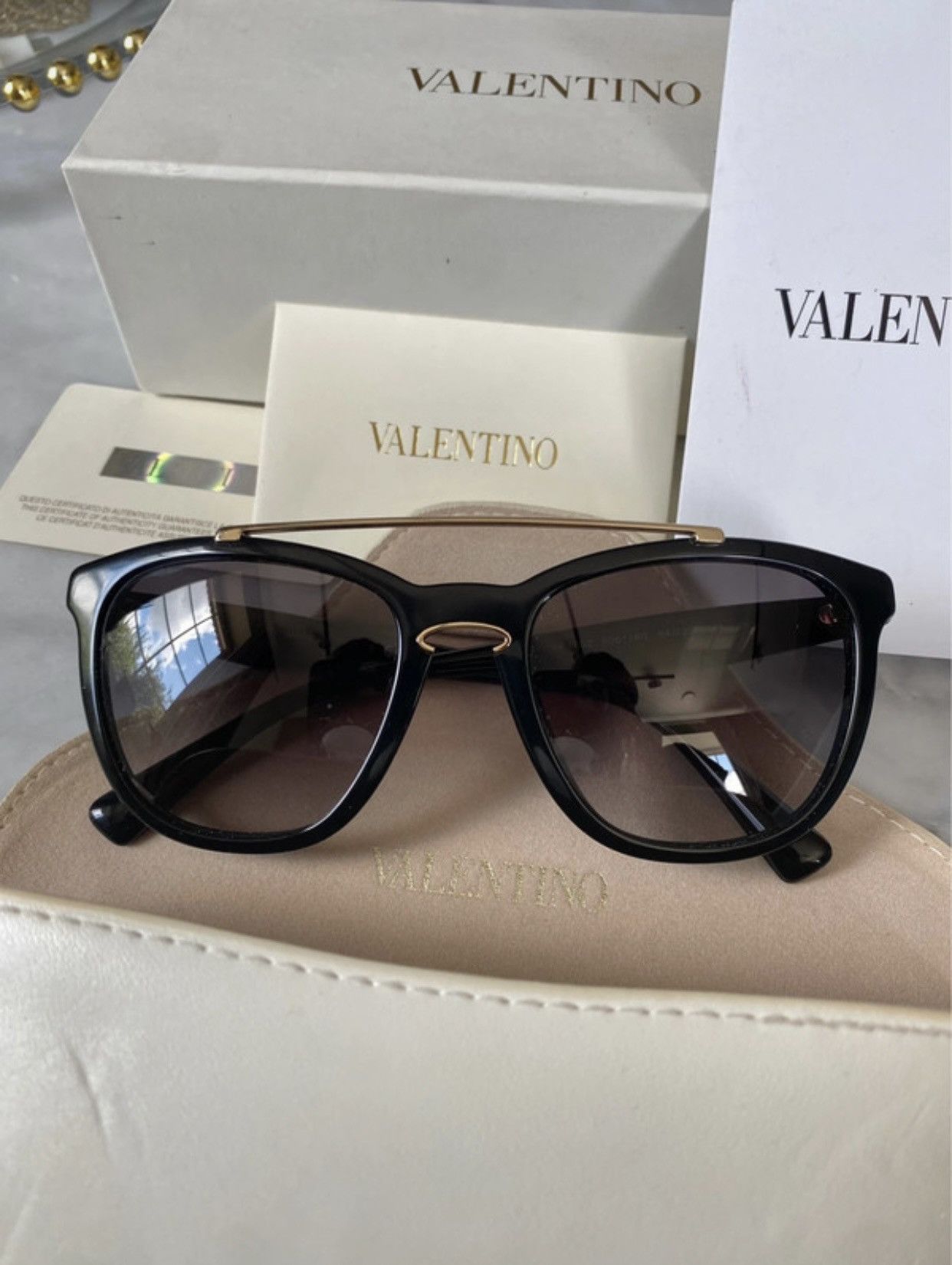 Valentino Oversized Valentino sunglasses Size ONE SIZE - 8 Thumbnail