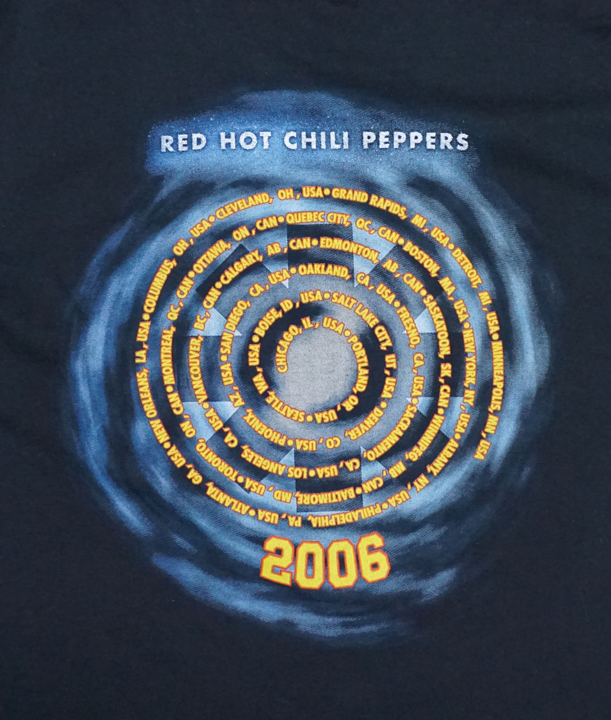 Band Tees × Vintage 00's Red Hot Chilli Peppers "Stadium Arcadium Tour" T-shirt Size US L / EU 52-54 / 3 - 6 Thumbnail