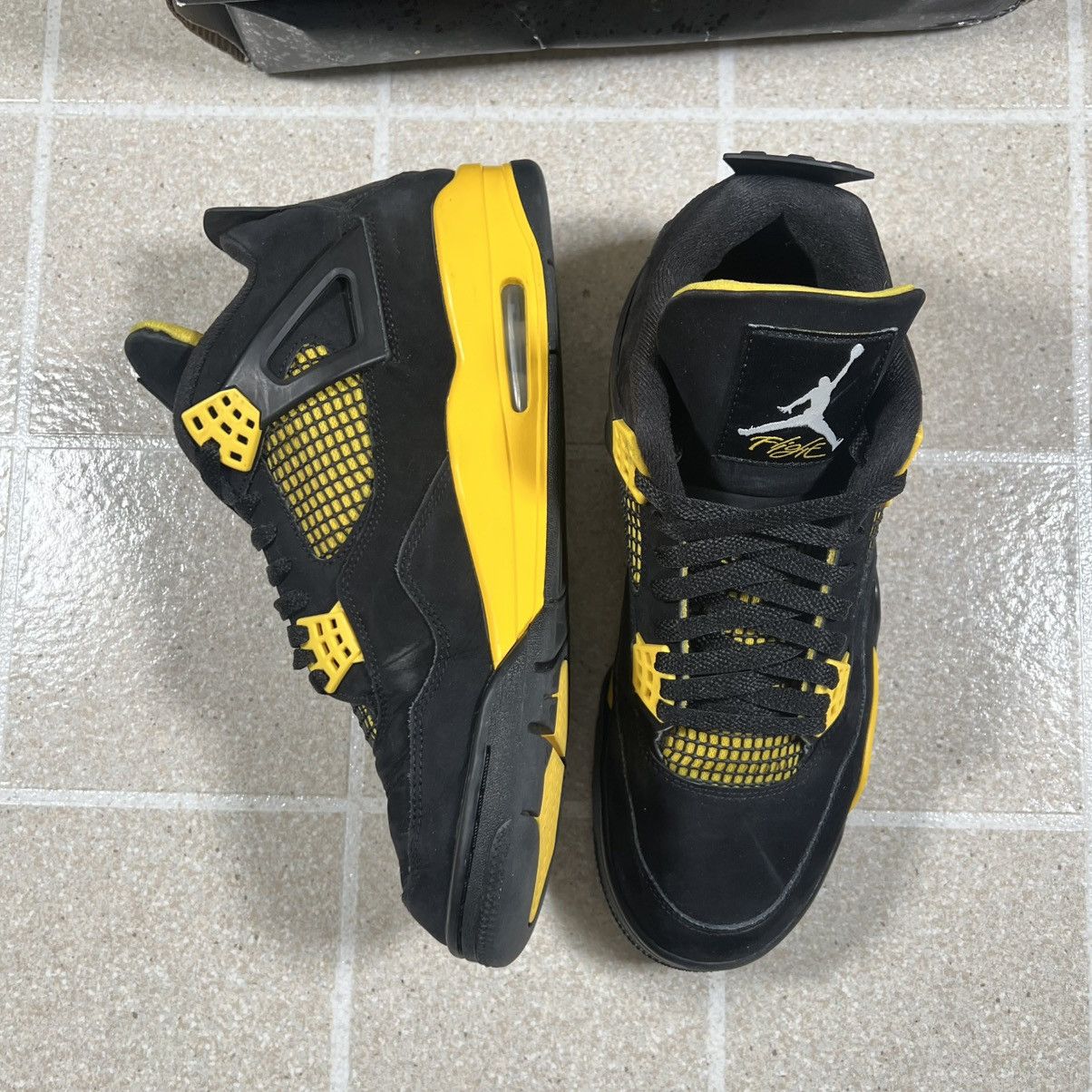 Jordan Brand Jordan 4 Retro Yellow Thunder 2023 Size 10.5 Black Size US 10.5 / EU 43-44 - 4 Thumbnail
