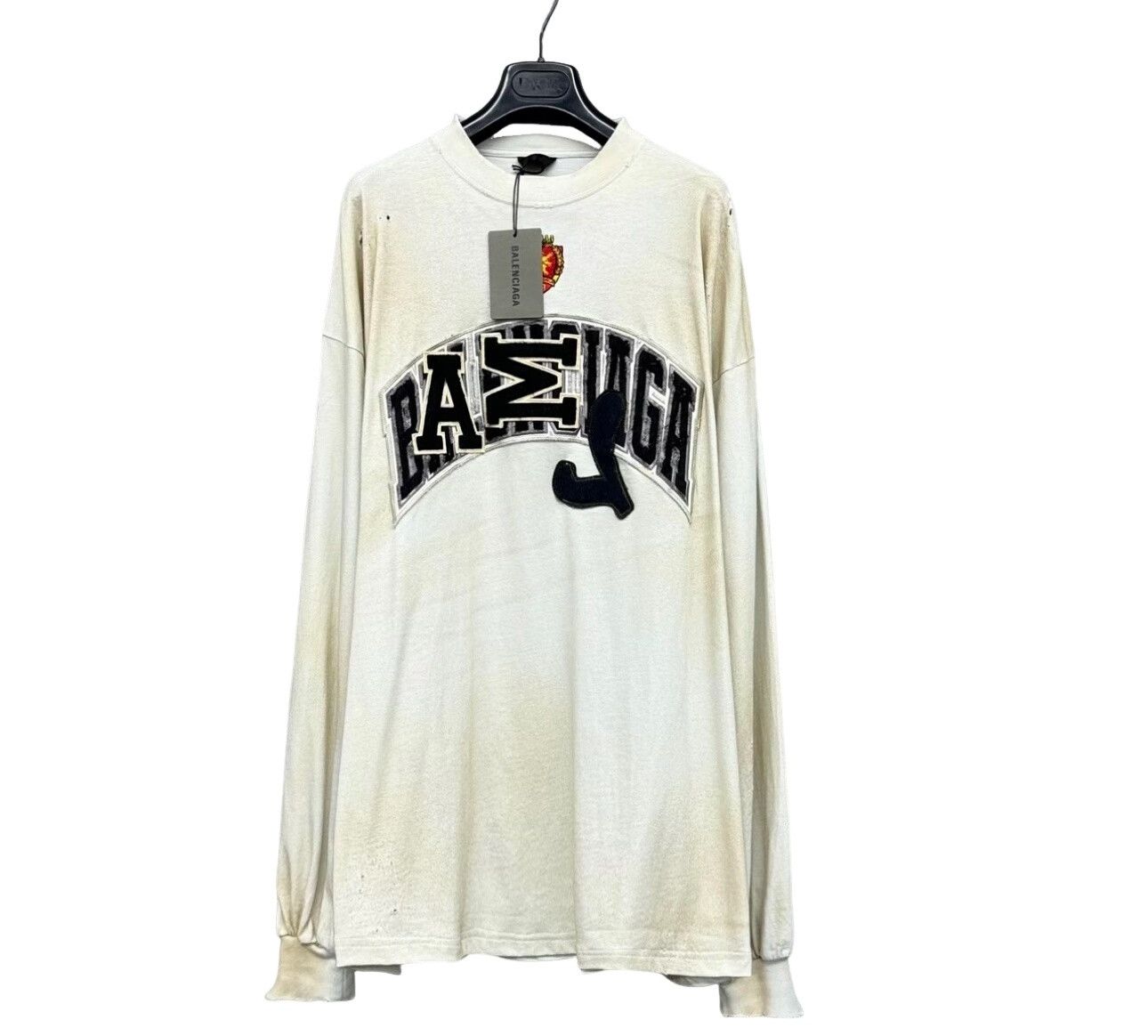 Balenciaga Balenciaga Distressed Crest Logo Long Sleeve Tee Size L Size US L / EU 52-54 / 3 - 1 Thumbnail