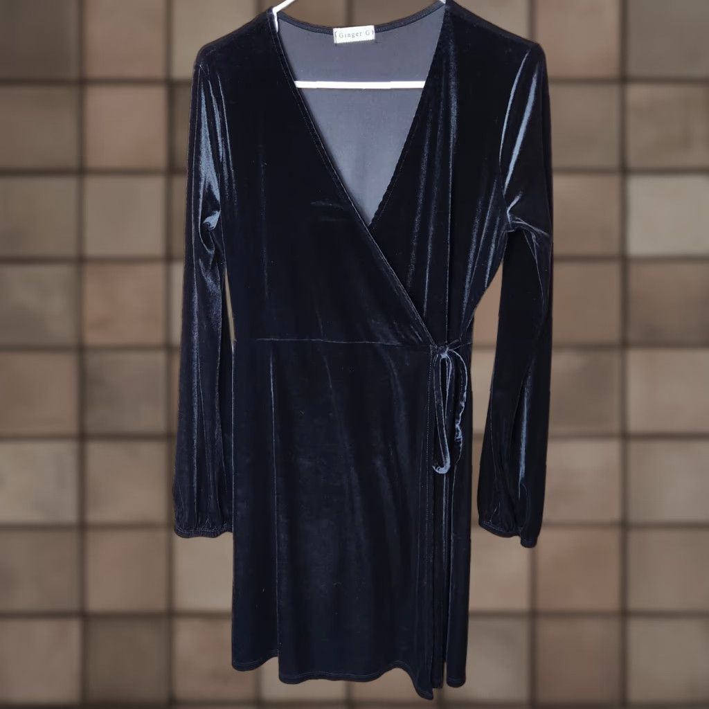 Velvet Ginger G Womens |M| Black Velvet Knee-Length Long Balloon Sleeve Wrap Dress Size M / US 6-8 / IT 42-44 - 1 Thumbnail