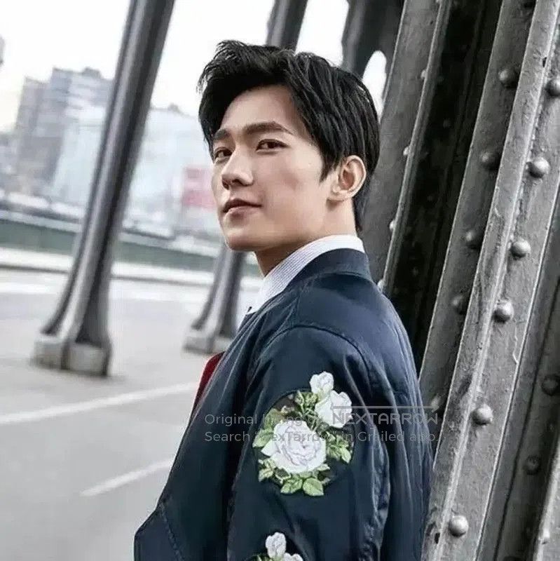 Dior Dior Navy Silk Bomber Jacket with Floral Embroidery . Size US M / EU 48-50 / 2 - 8 Thumbnail