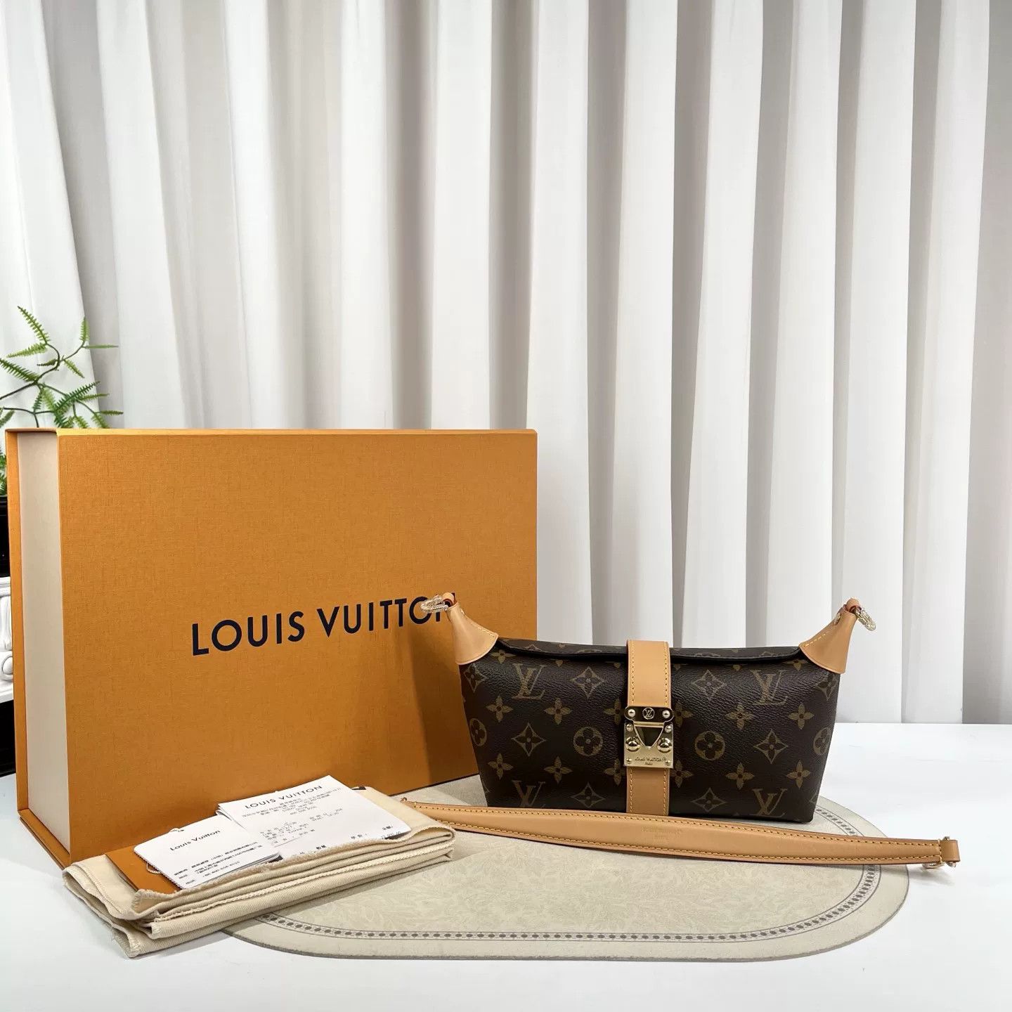 Louis Vuitton Pre-loved Bag Very good condition Size ONE SIZE - 1 Thumbnail