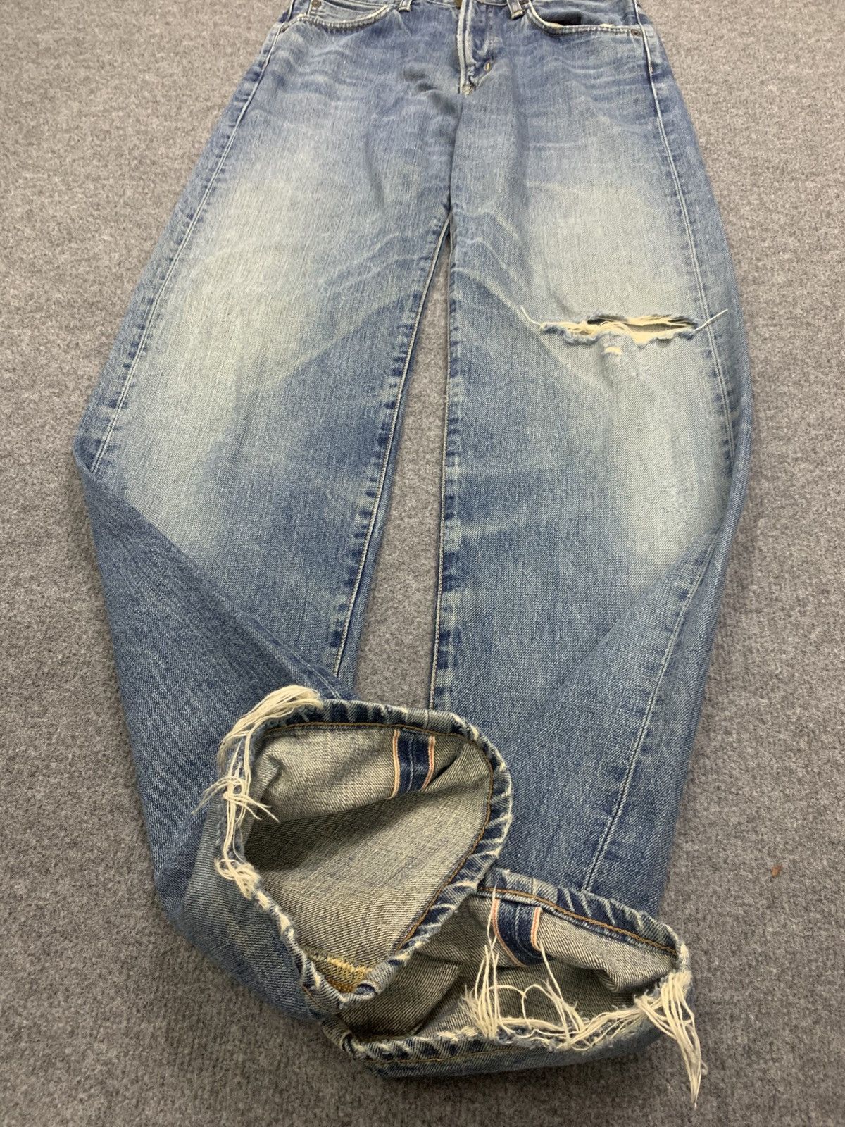 Edwin DISTRESSED EDWIN 505X SELVEDGE FADED BLUE. Size US 30 / EU 46 - 2 Thumbnail