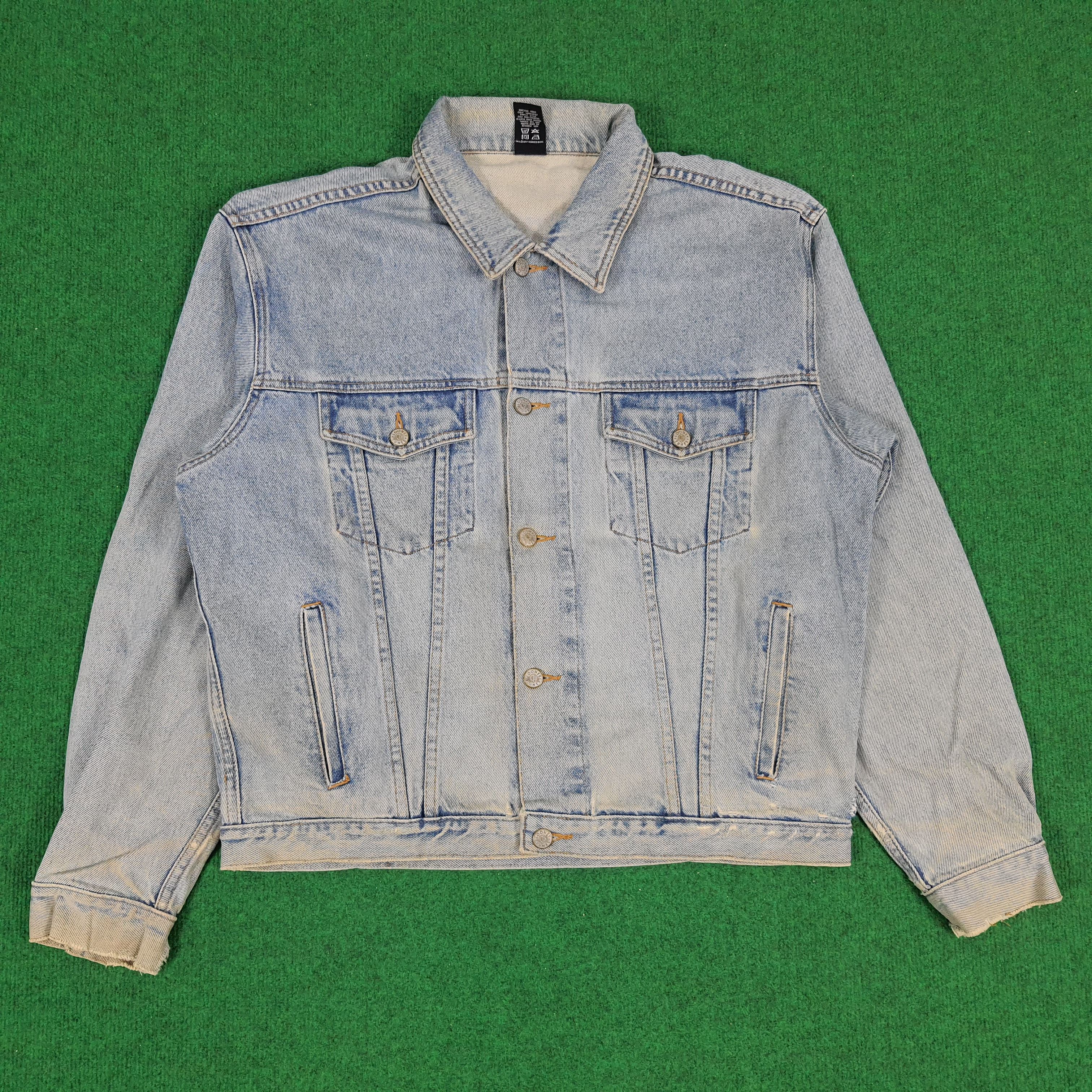 Vintage × Warner Bros Vintage Warner Bros. Studio Embroidered Denim Jeans Jacket Size US L / EU 52-54 / 3 - 3 Thumbnail