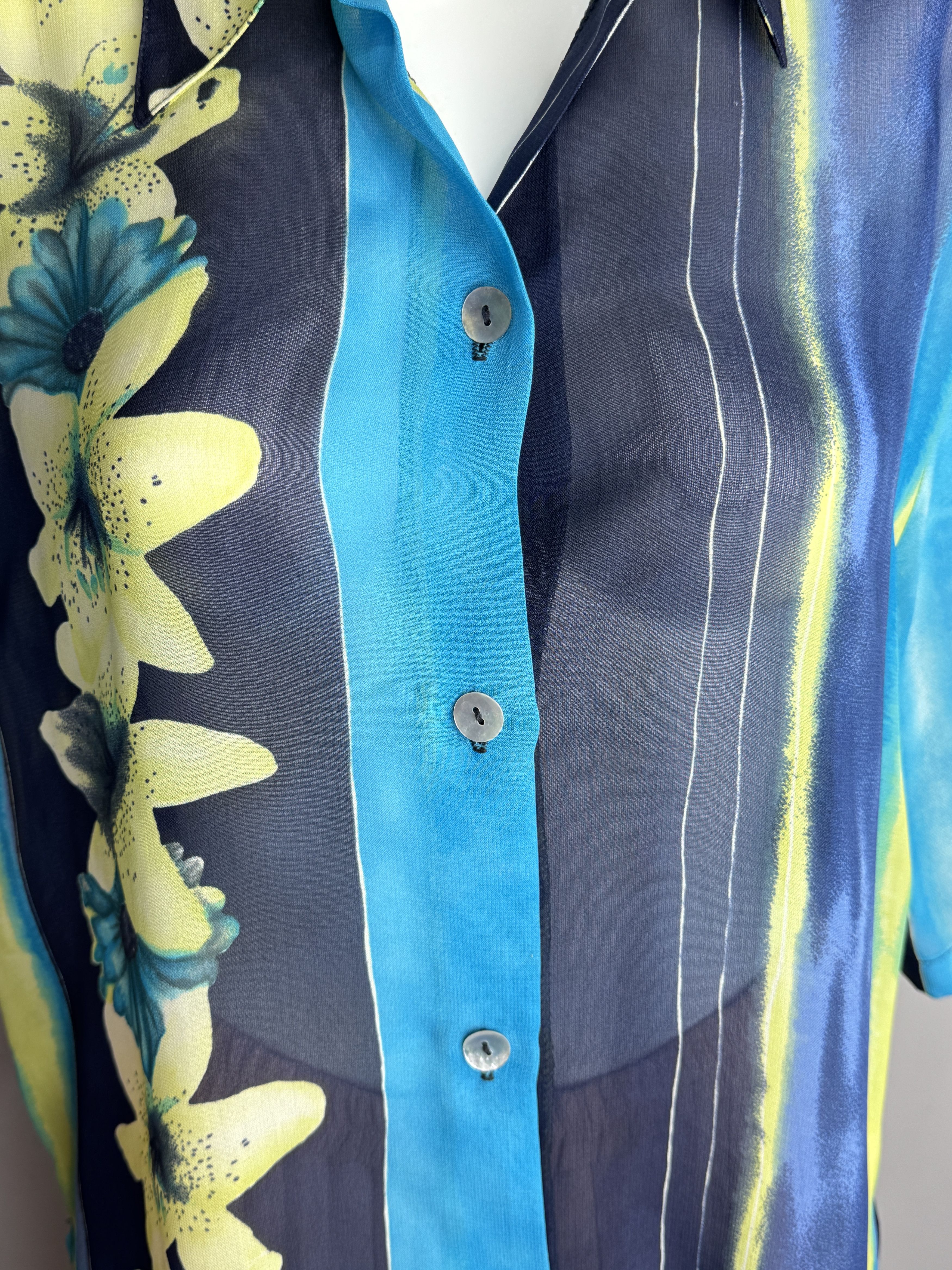 Other × Vintage Vintage women’s floral print blouse, made in France Size L / US 10 / IT 46 - 8 Thumbnail