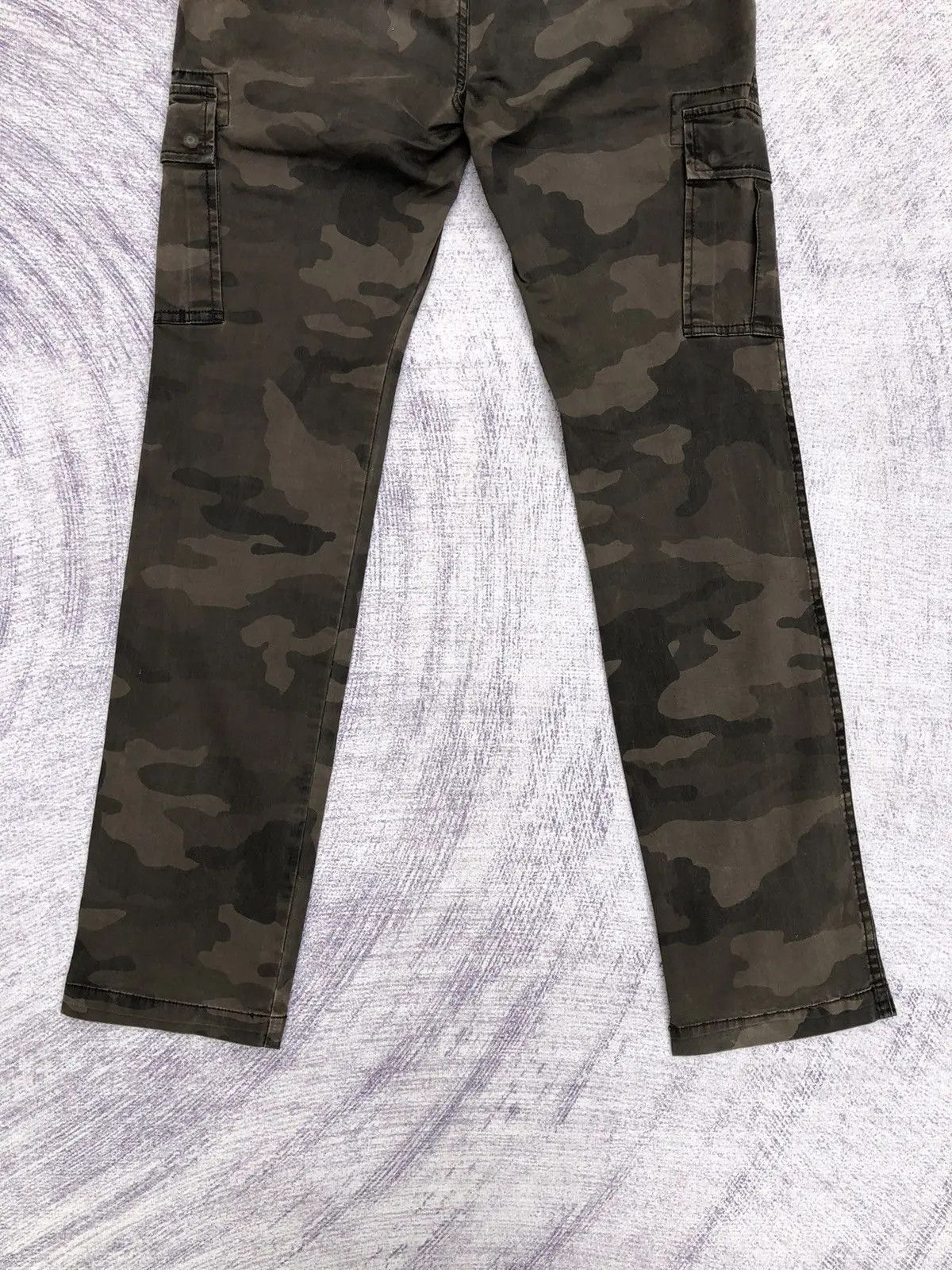 Japanese Brand Cargo Pants Uniqlo X Camo Multipocket Tactical W31 Size US 31 - 10 Thumbnail