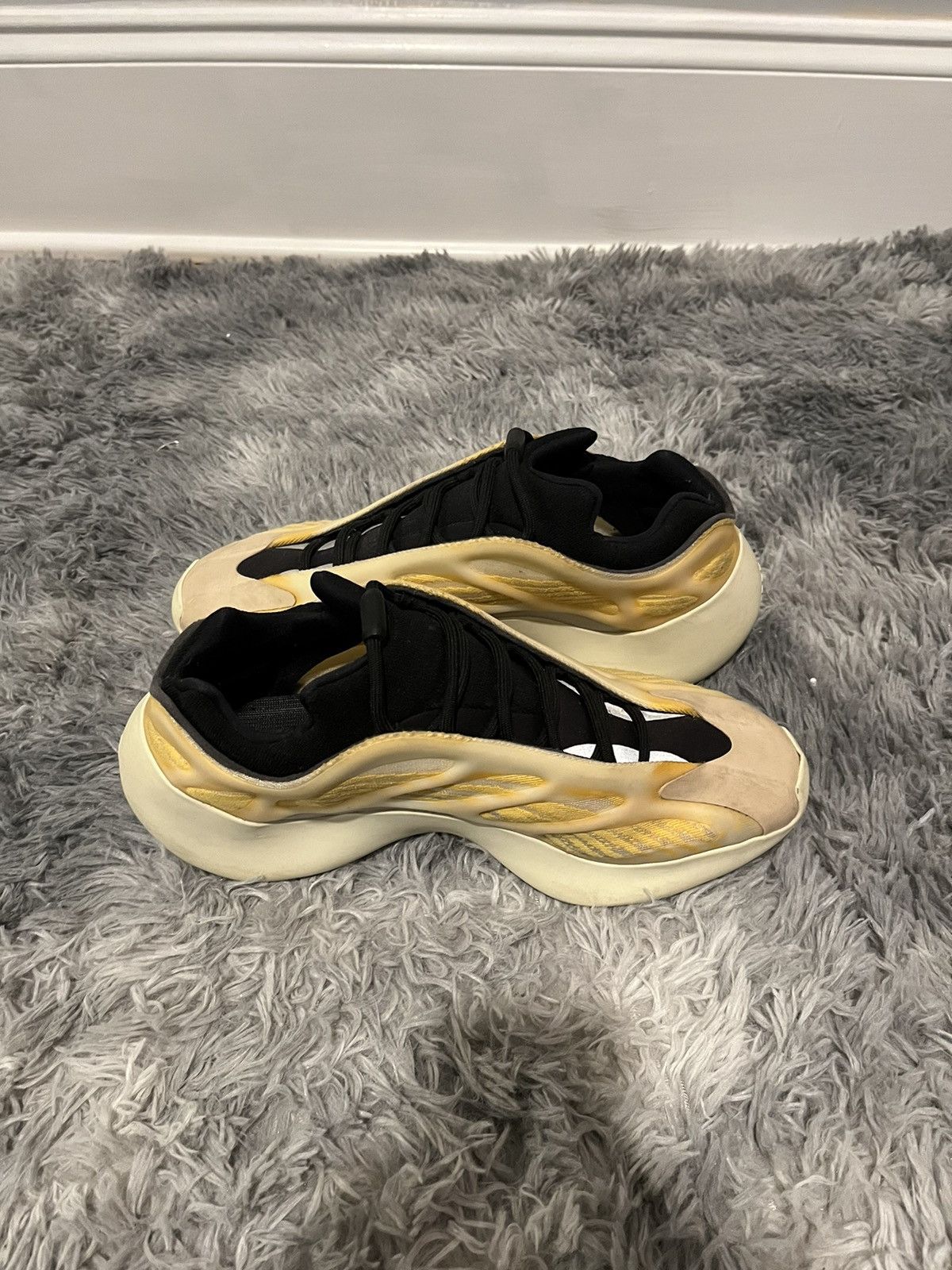 Yeezy YEEZY 700 V3 Mono Safflower Size US 10.5 / EU 43-44 - 6 Thumbnail