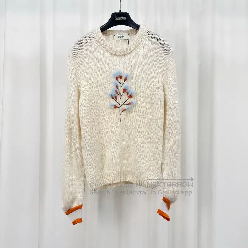 Fendi Fendi Mink Decorated Little Flower Knit Sweater Size XS / US 0-2 / IT 36-38 - 1 Thumbnail