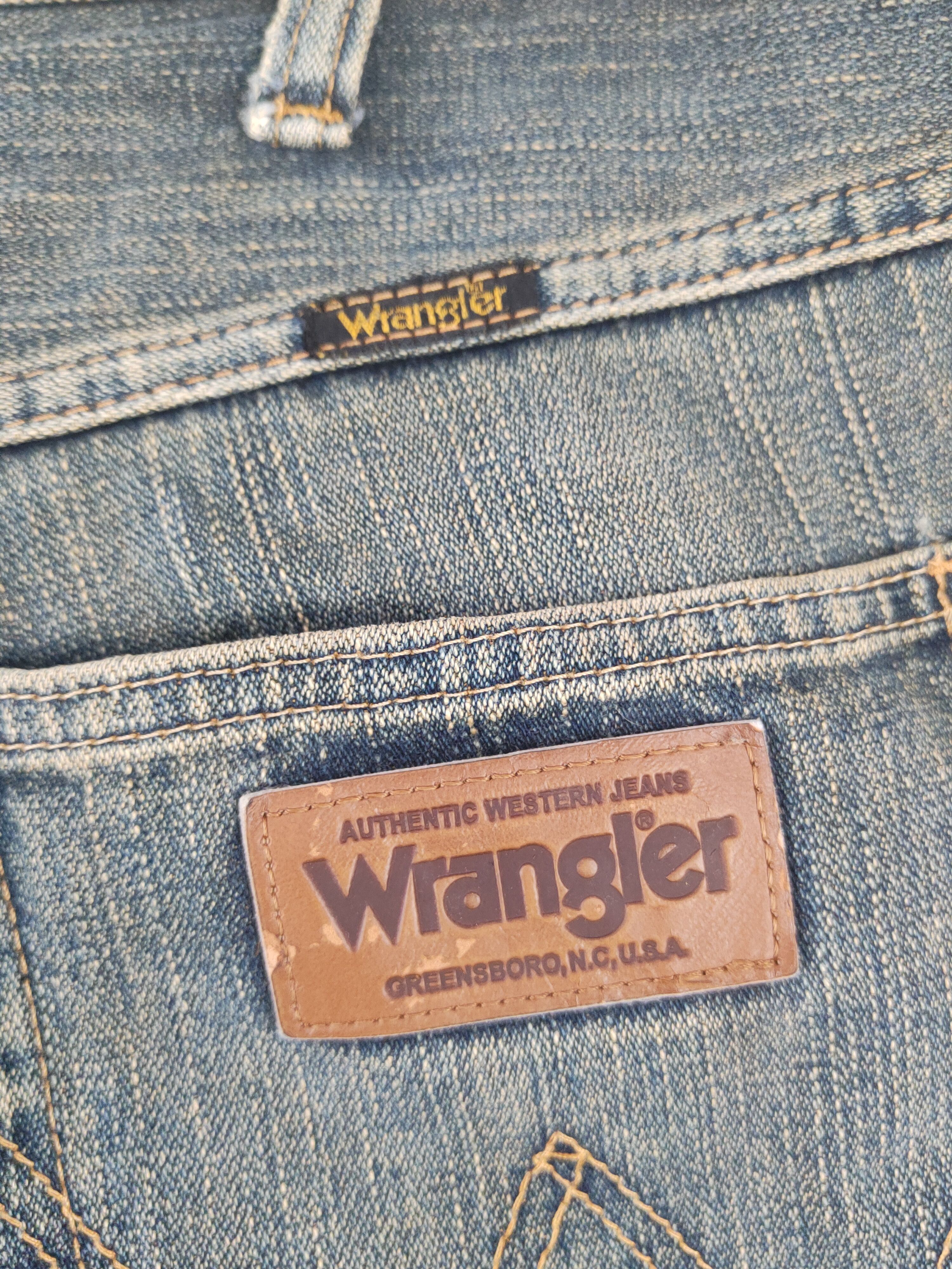 Vintage Wrangler Dark Blue Distressed Ripped denim Jeans #W1875 Size US 35 - 10 Thumbnail