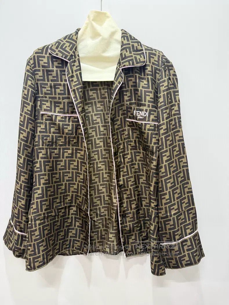 Fendi Fendi Shirt, Made in Italy Size XS / US 0-2 / IT 36-38 - 1 Thumbnail