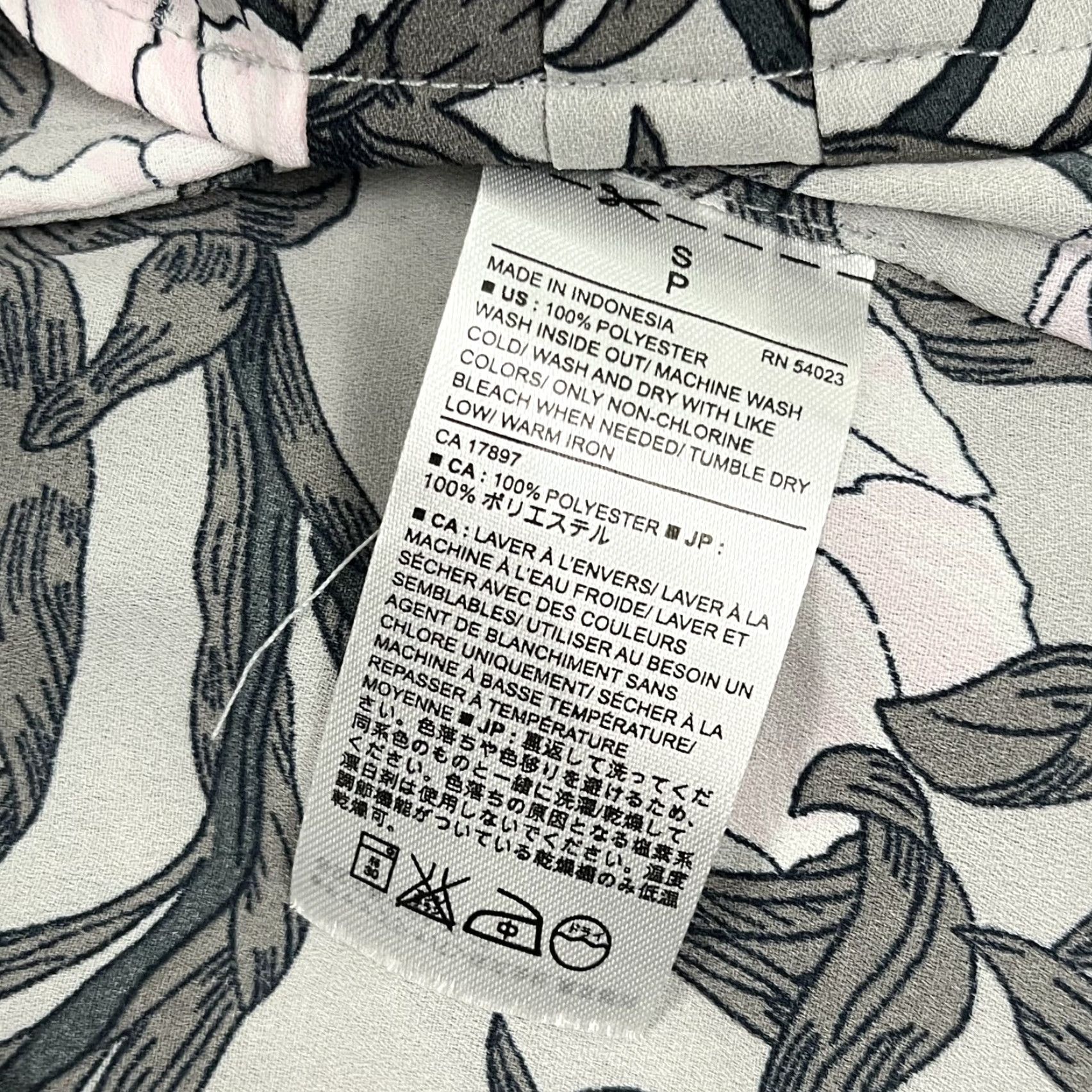 Banana Republic Banana Republic Blouse Womens Small Gray Floral Sheer Pleated Front V-Neck Boho Shirt Ladies Small Gray Floral Bohemian Casual Size S / US 4 / IT 40 - 7 Thumbnail
