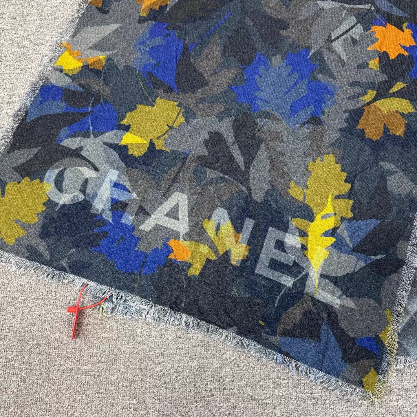 Chanel Chanel Cashmere Maple Camo Quilted 2Face Scarf/Shawl 99N Size ONE SIZE - 2 Thumbnail