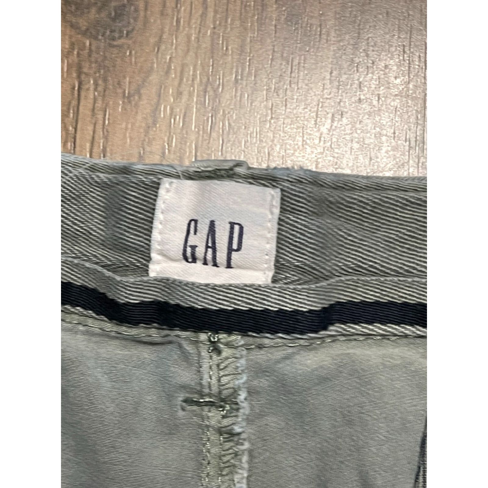 Gap GAP Shorts Women’s 18 Green Girlfriend Chino Short Pockets Casual Vintage? No — Use original words only. Size 40" / US 18 - 5 Thumbnail