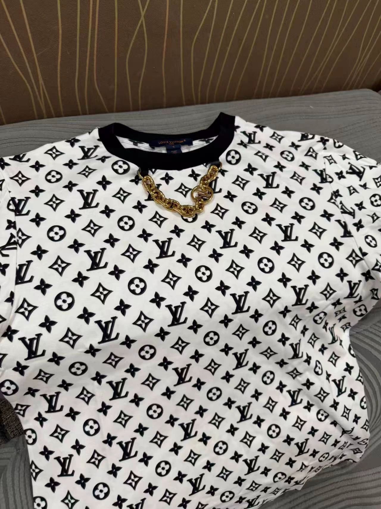 Louis Vuitton LV Short Sleeve Tee 99 New S Size S / US 4 / IT 40 - 2 Thumbnail