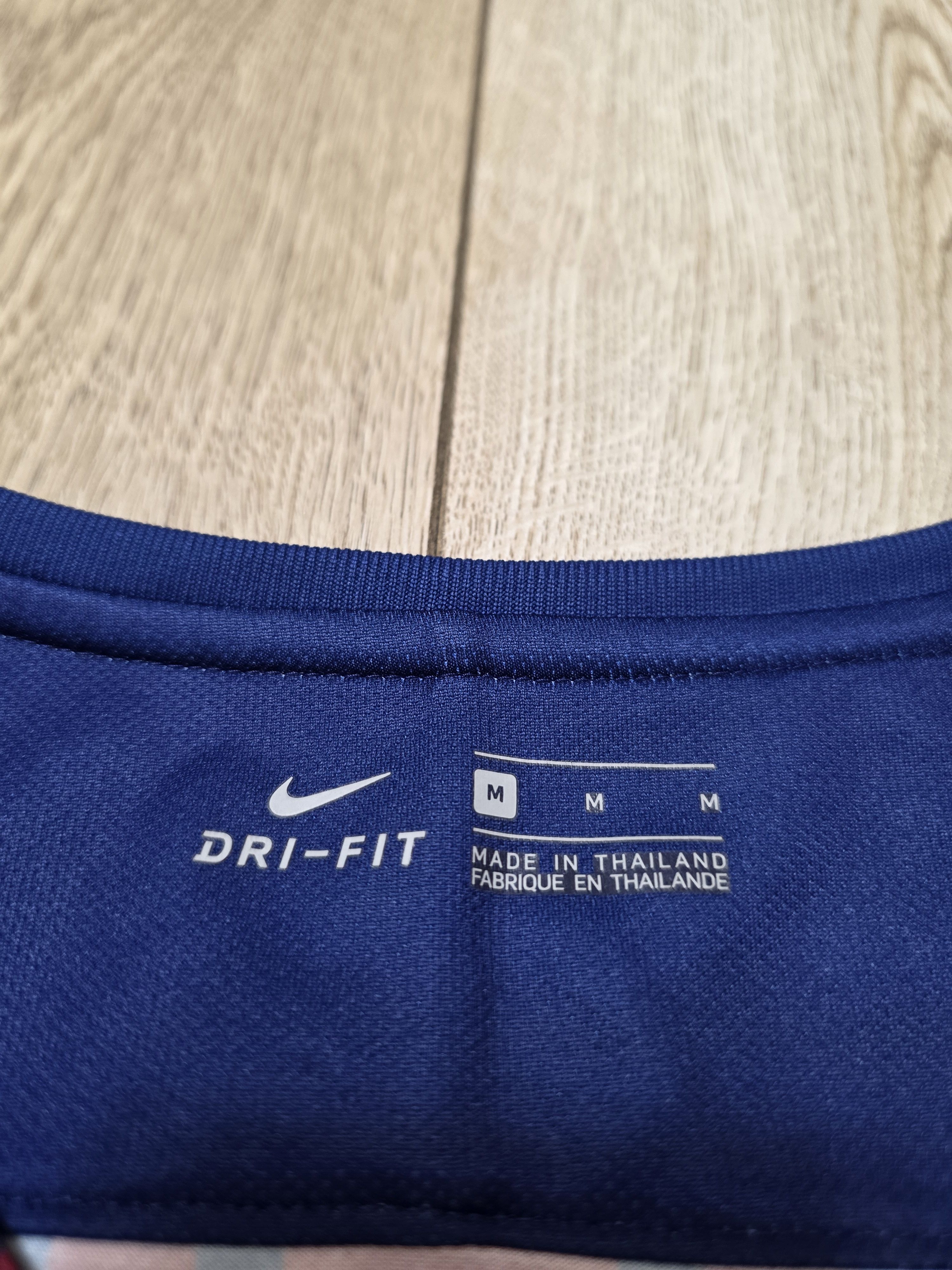 Nike BARCELONA 2016 2017 HOME SUAREZ FOOTBALL SHIRT SOCCER JERSEY Size US M / EU 48-50 / 2 - 9 Thumbnail