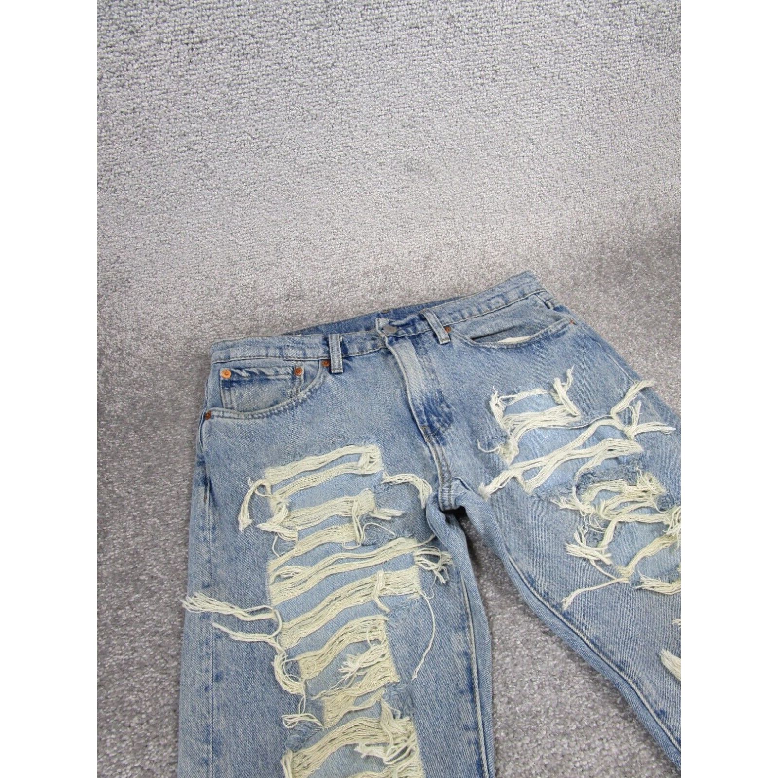 Levi's Levis 31 Mens Slim Fit Tapered Jeans Blue Light Wash Denim Size US 31 - 2 Thumbnail