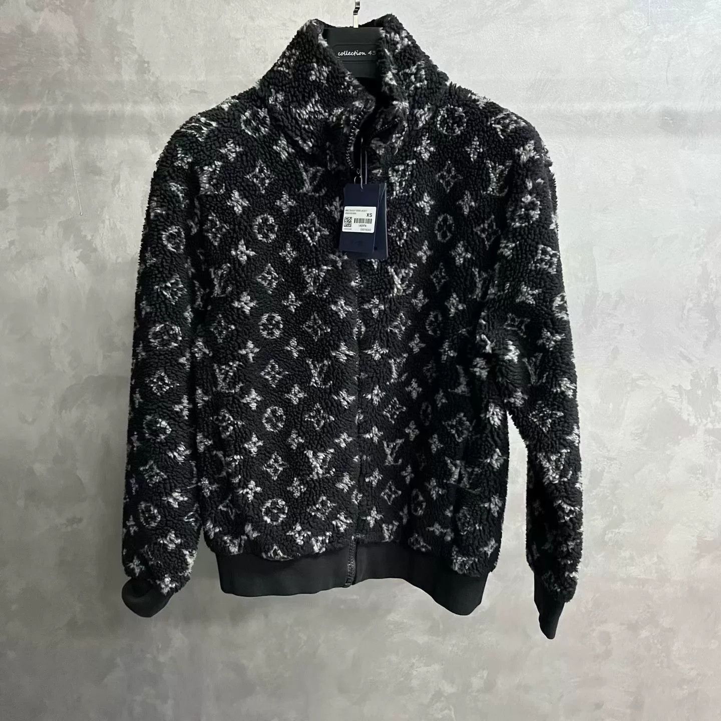 Louis Vuitton Louis Vuitton Black Jacquard Fleece Coat Size XS / US 0-2 / IT 36-38 - 1 Thumbnail