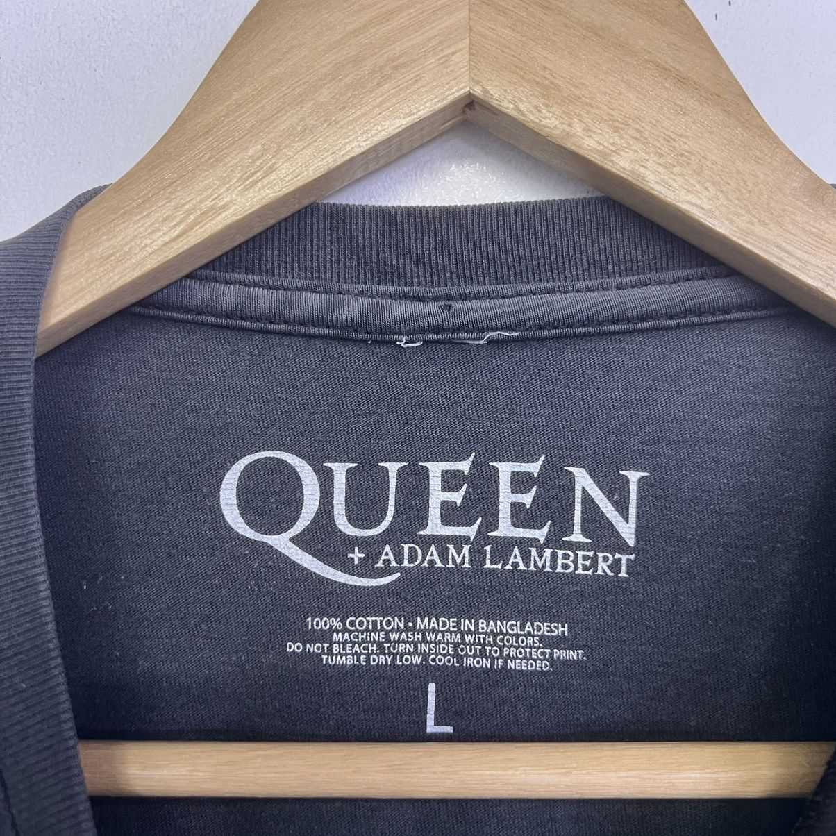 Band Tees QUEEN + ADAM LAMBERT THE RHAPSODY TOUR JAPAN TSHIRT Size US L / EU 52-54 / 3 - 10 Thumbnail