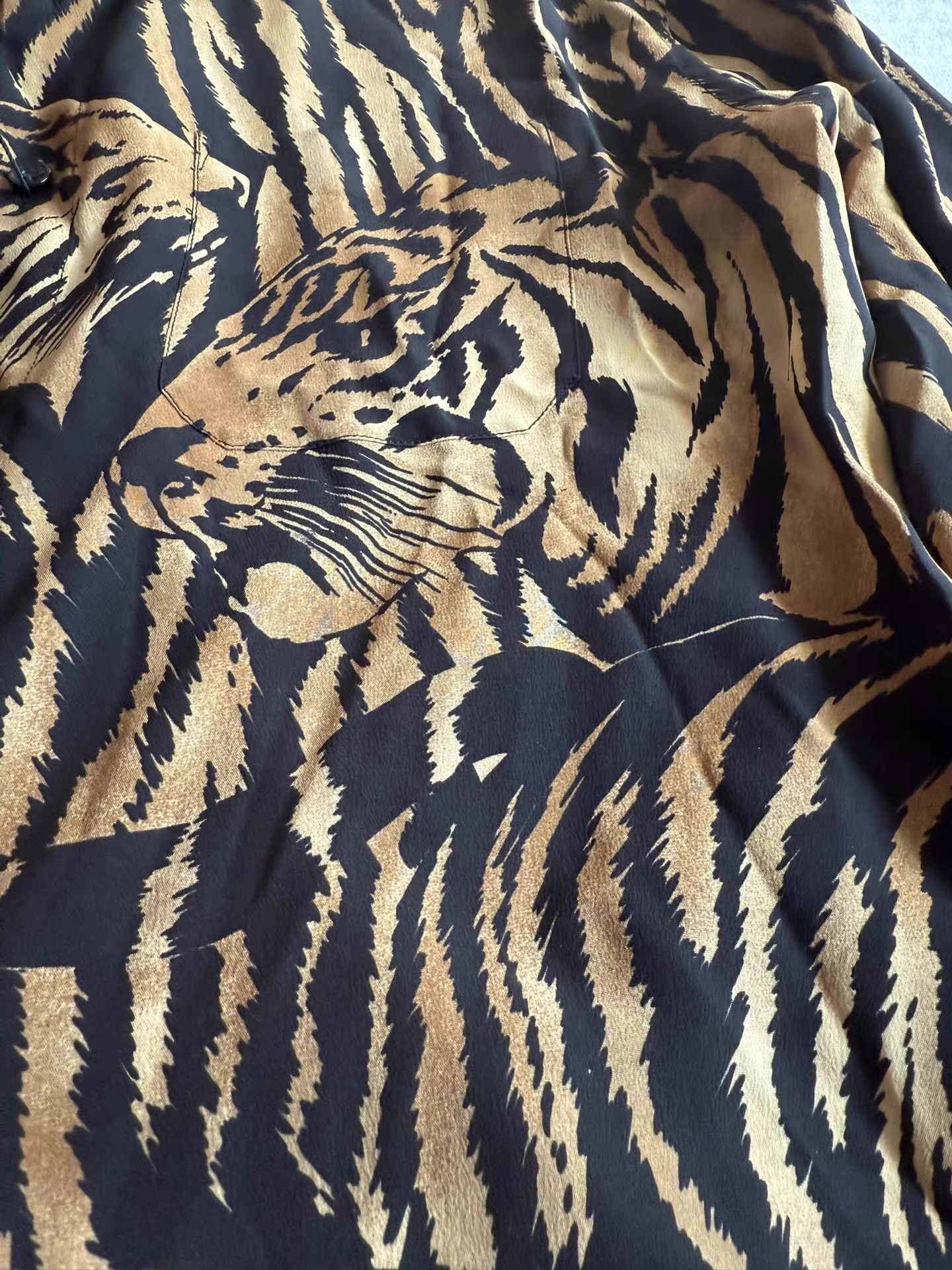 Saint Laurent Paris Saint Laurent Tiger Pattern Silk Shirt Ｑ23 Size US M / EU 48-50 / 2 - 3 Thumbnail