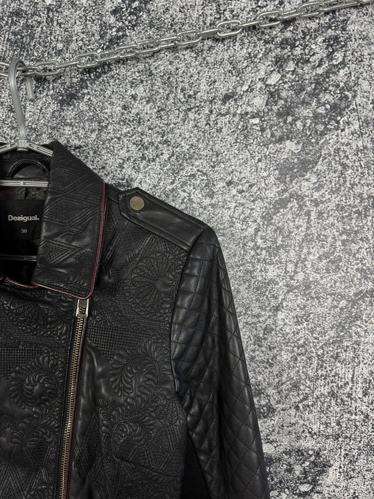 Desigual Desigual Pakaian Jadi Wanita Faux Leather Jacket Size 38 Size XS / US 0-2 / IT 36-38 - 2 Thumbnail