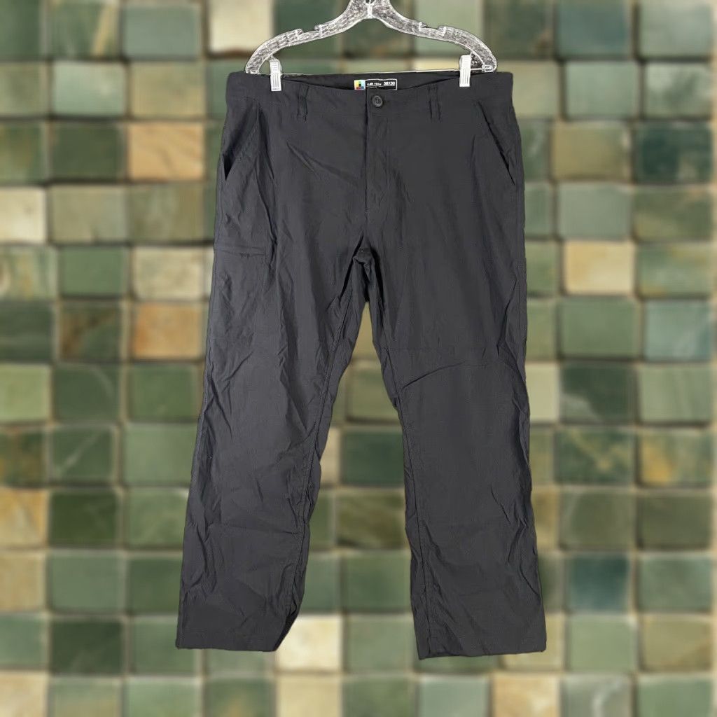 Vintage VINTAGE UB Tech Pants Men’s 38x29 Black Chino Regular Men’s 38 Black 90s/2000s style Size US 38 / EU 54 - 1 Thumbnail