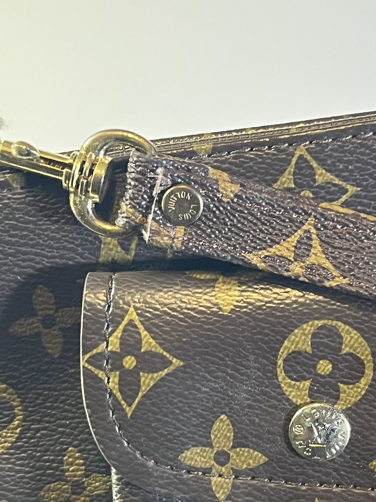 Louis Vuitton Louis Vuitton Monogram Partition Wristlet in brown luxury Size ONE SIZE - 15 Thumbnail