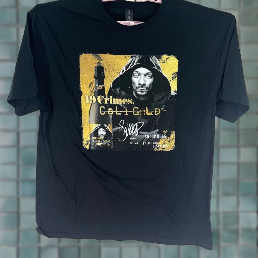 Gildan Snoop Dog /19 Crimes Cali Gold Wine T Shirt Adult XL Black Gold Gildan Soft Tag Shirt Mens XL Black 19 Crimes Cali Gold Size US XL / EU 56 / 4 - 1 Thumbnail
