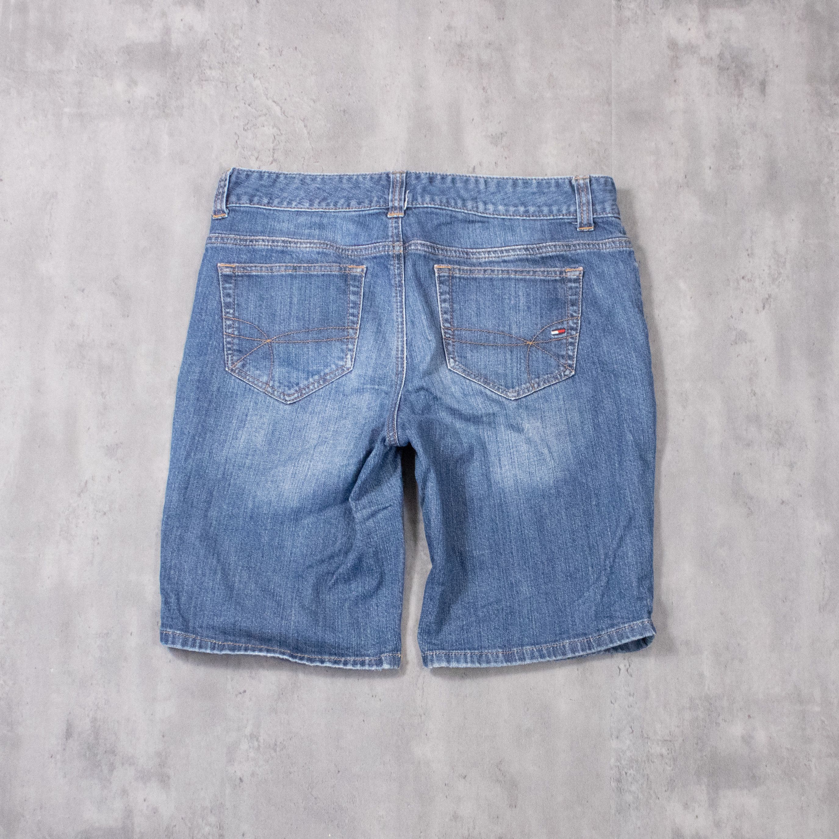 Tommy Hilfiger Y2K 2000’s Tommy Hilfiger Midwash Baggy Fit Jort Jean Shorts Size US 34 / EU 50 - 5 Thumbnail