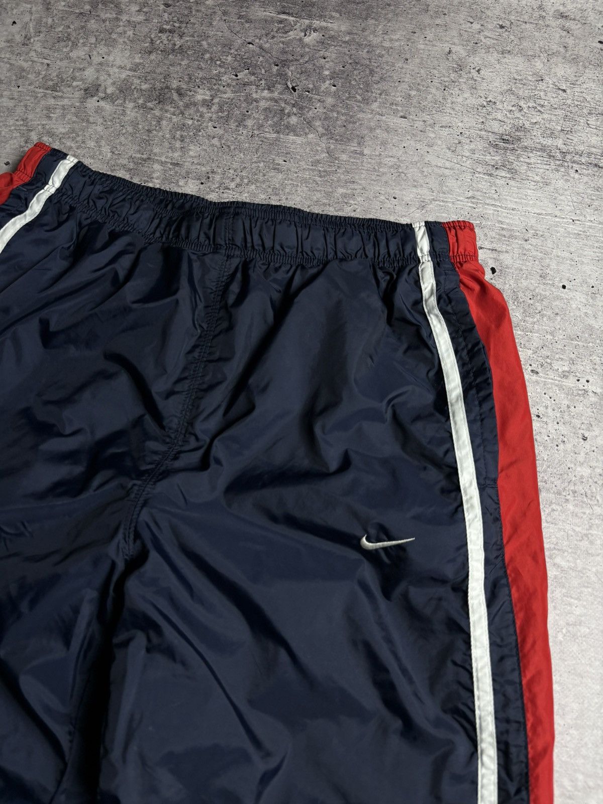 Nike Nike Vintage Nylon Sweatpants Size US 34 / EU 50 - 3 Thumbnail