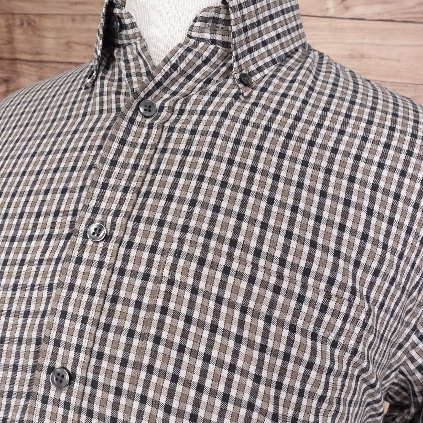 Van Heusen Van Heusen Shirt Mens Large Brown Black Plaid Button Down No Iron Easy Care Size US L / EU 52-54 / 3 - 2 Thumbnail
