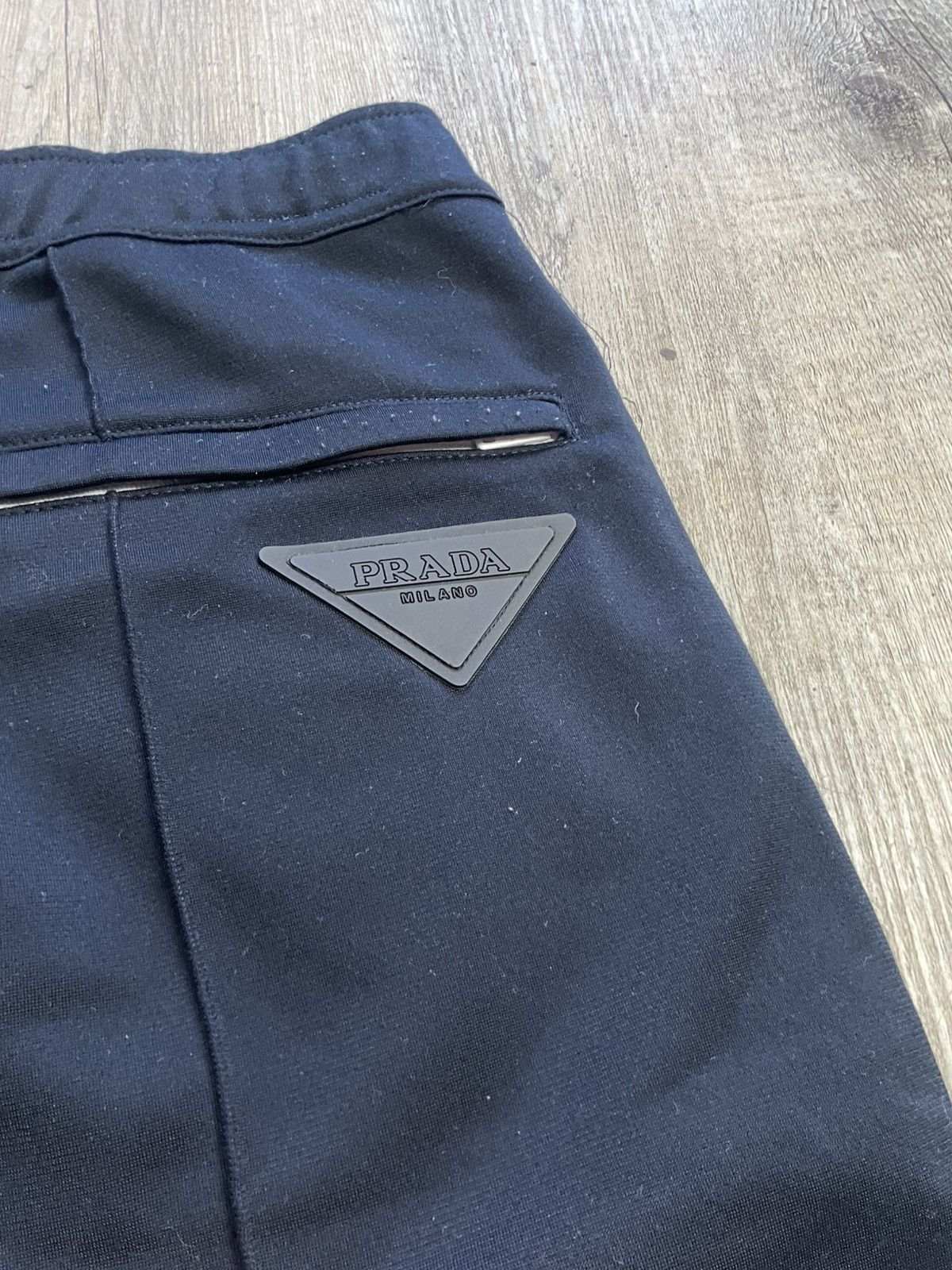 Prada Prada 2018 triangle sweat pants jogging pants Size US 30 / EU 46 - 2 Thumbnail