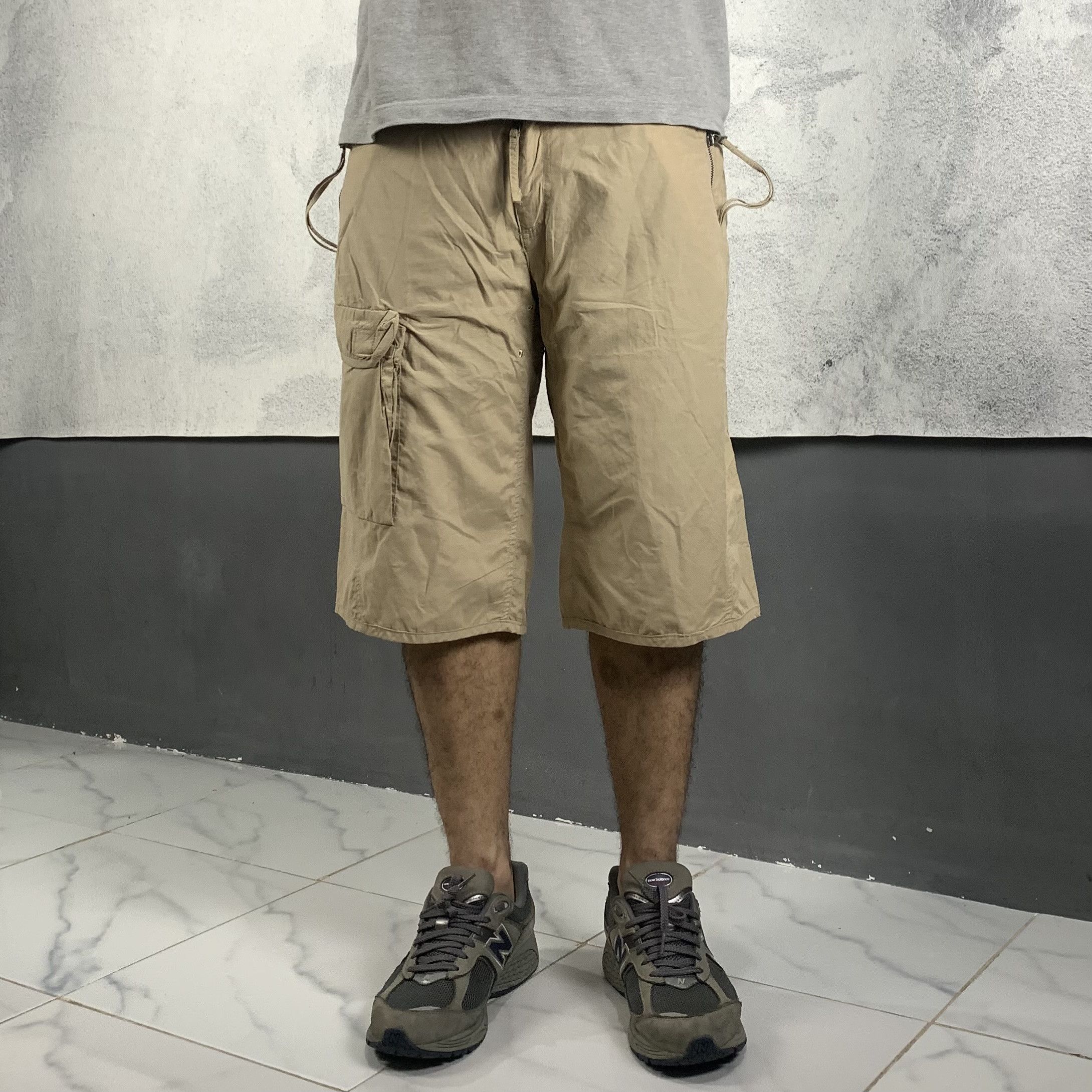 Armani Exchange Armani Exchange Shorts Cargo Pants Size US 36 / EU 52 - 1 Thumbnail