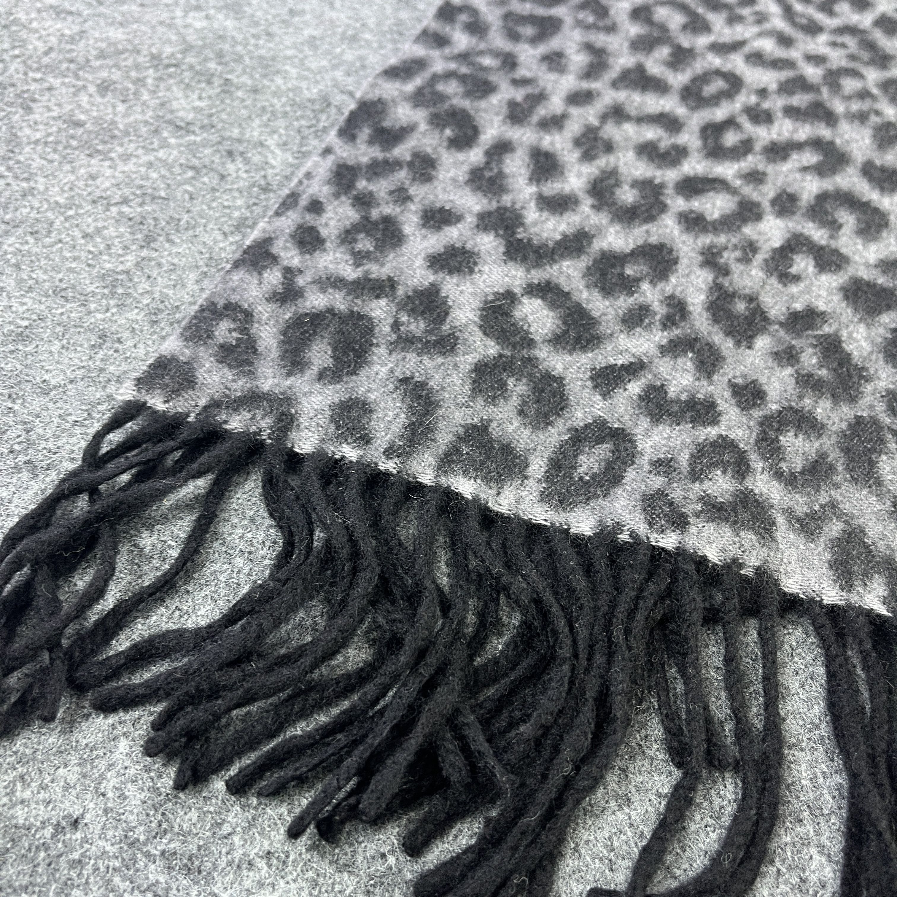 Vintage Vintage Leopard Design Scarf / Muffler / Neckwear T844 Size ONE SIZE - 6 Thumbnail