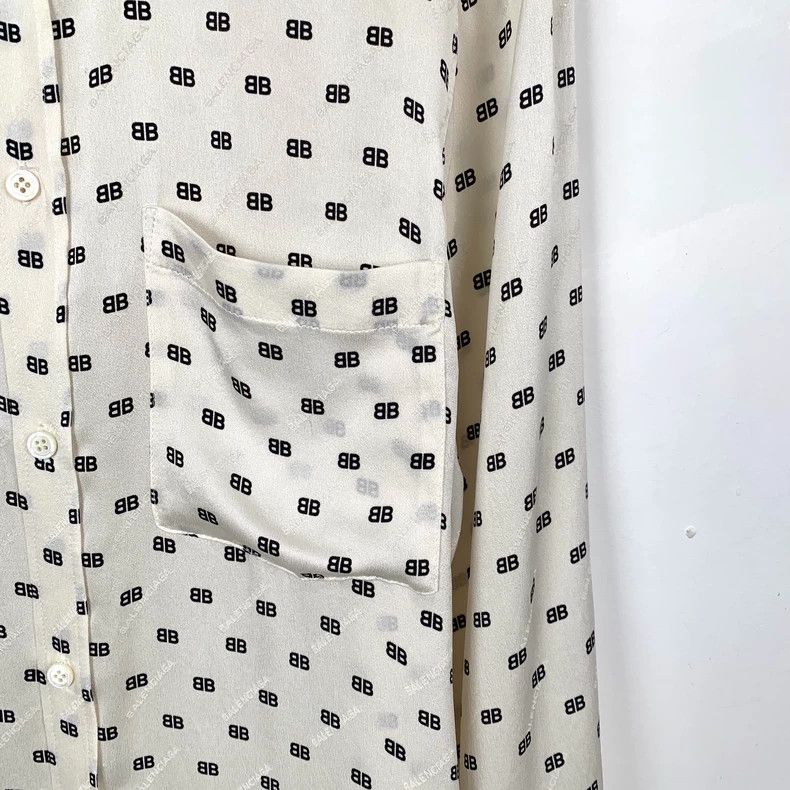 Balenciaga Balenciaga size 34 Beige logo printed full print turtlenec Size US XXS / EU 40 - 4 Thumbnail