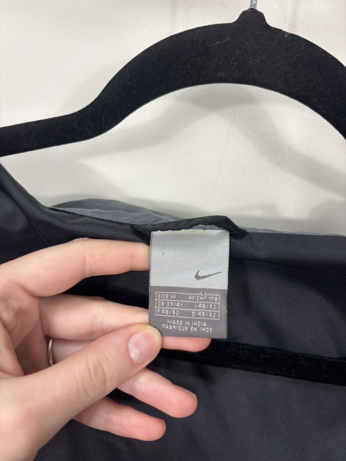 Nike Vintage Nike Y2K Black/Grey Hype Nylon Track Jacket Size US M / EU 48-50 / 2 - 15 Thumbnail
