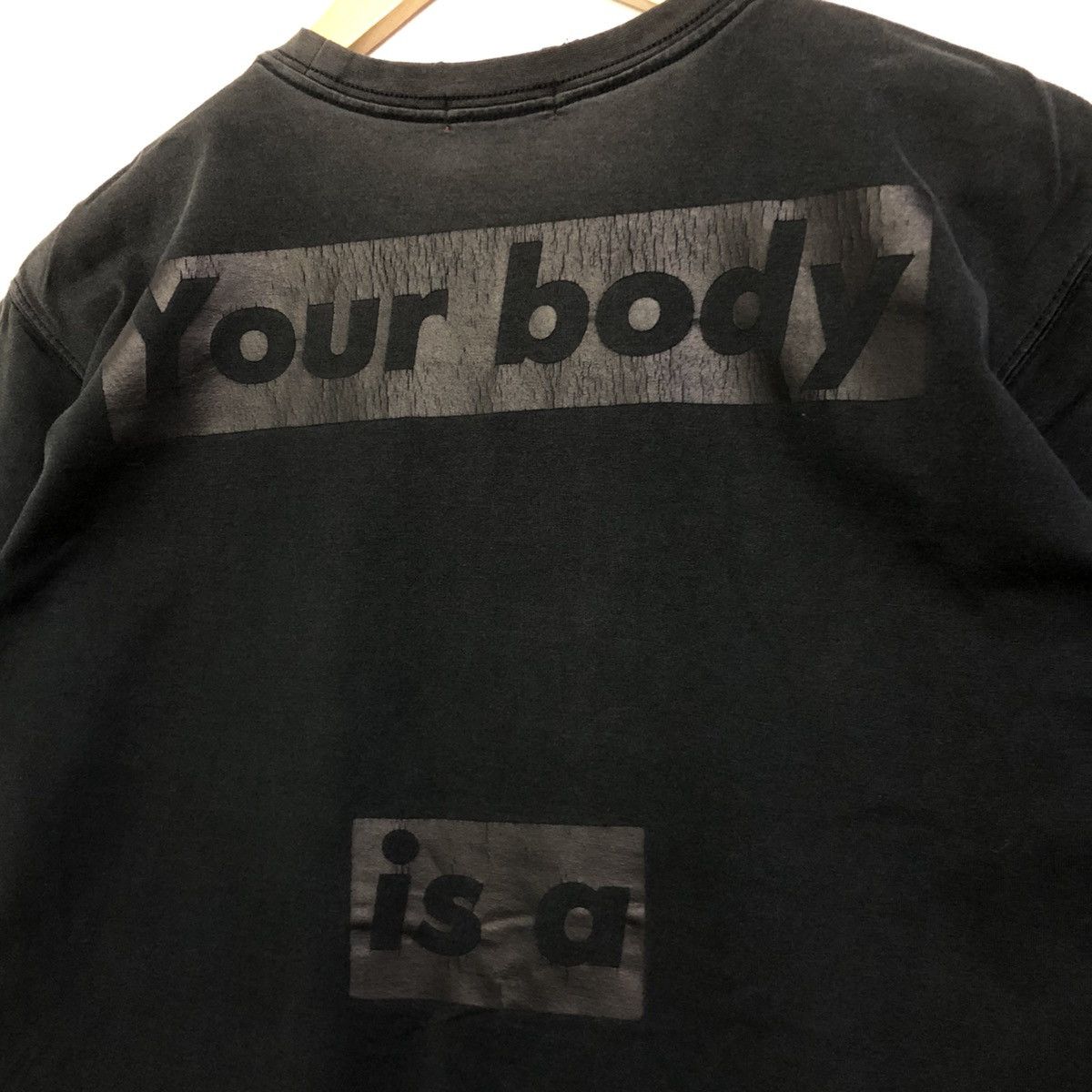 Barbara Kruger × Uniqlo Barbara Kruger Art X Uniqlo Your Body Is Battleground Tshirt Size US M / EU 48-50 / 2 - 10 Thumbnail