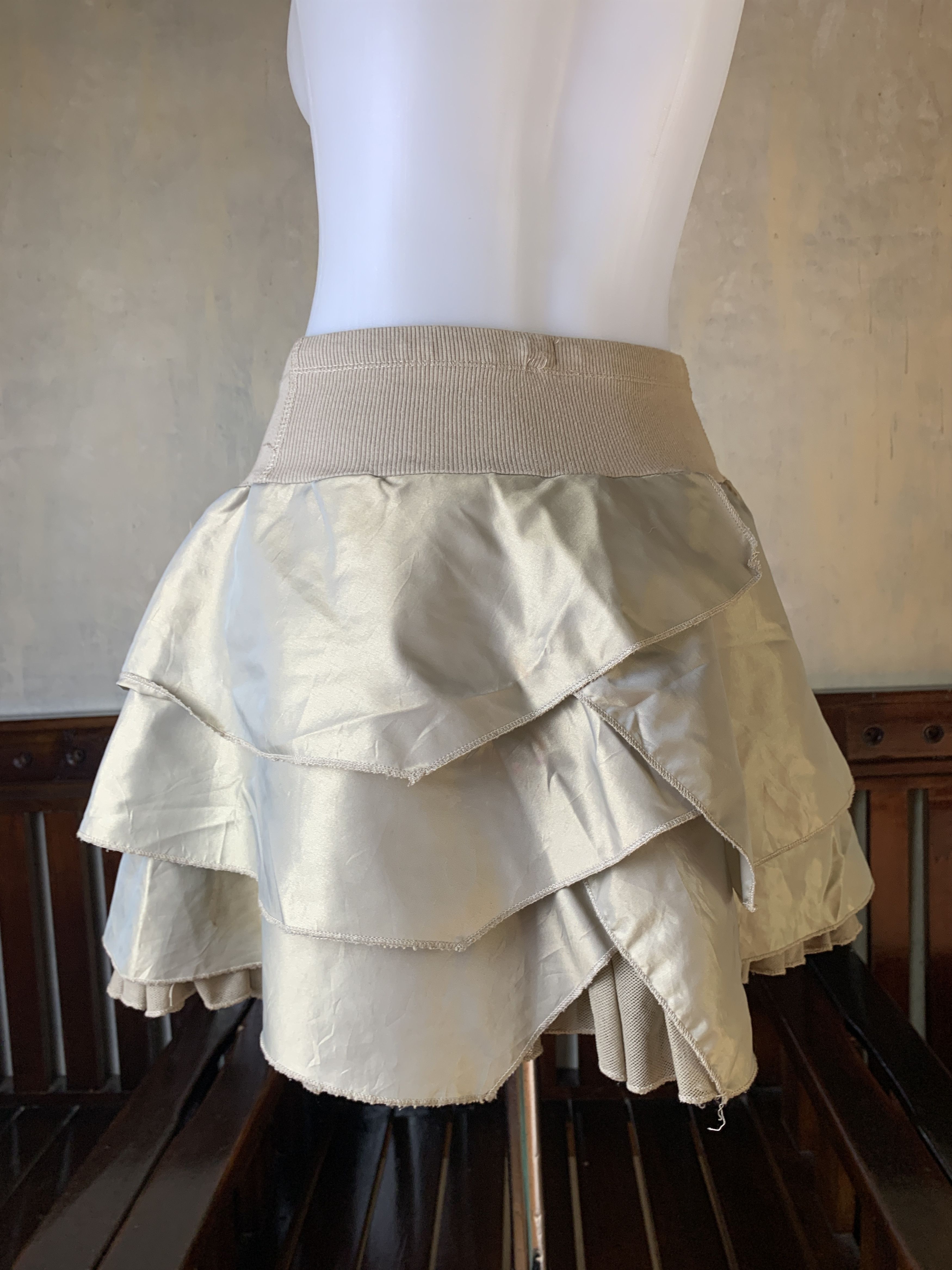 Japanese Brand 2000s Elaine et Lena Cream Ruffle Mini Skirt (S) Size 24" / US 00 / IT 34 - 3 Thumbnail