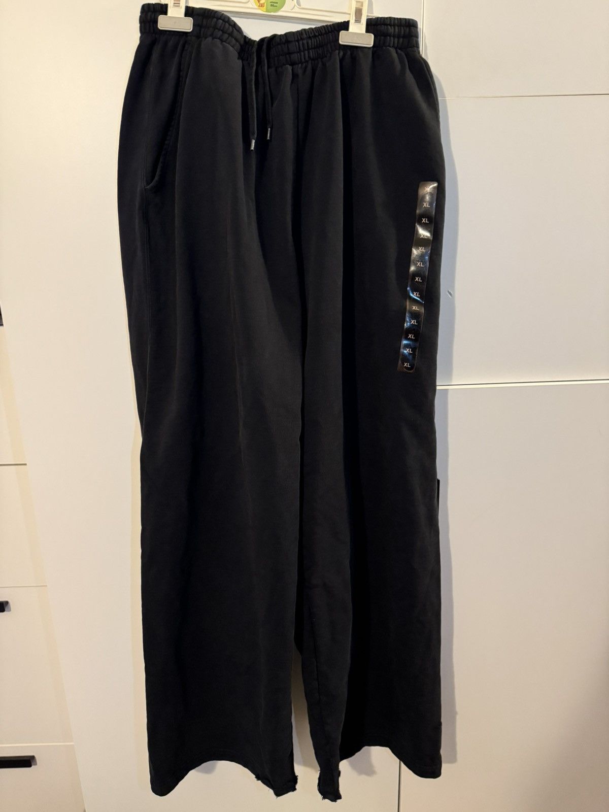 Balenciaga Balenciaga sweatpants size L Size US 34 / EU 50 - 1 Thumbnail