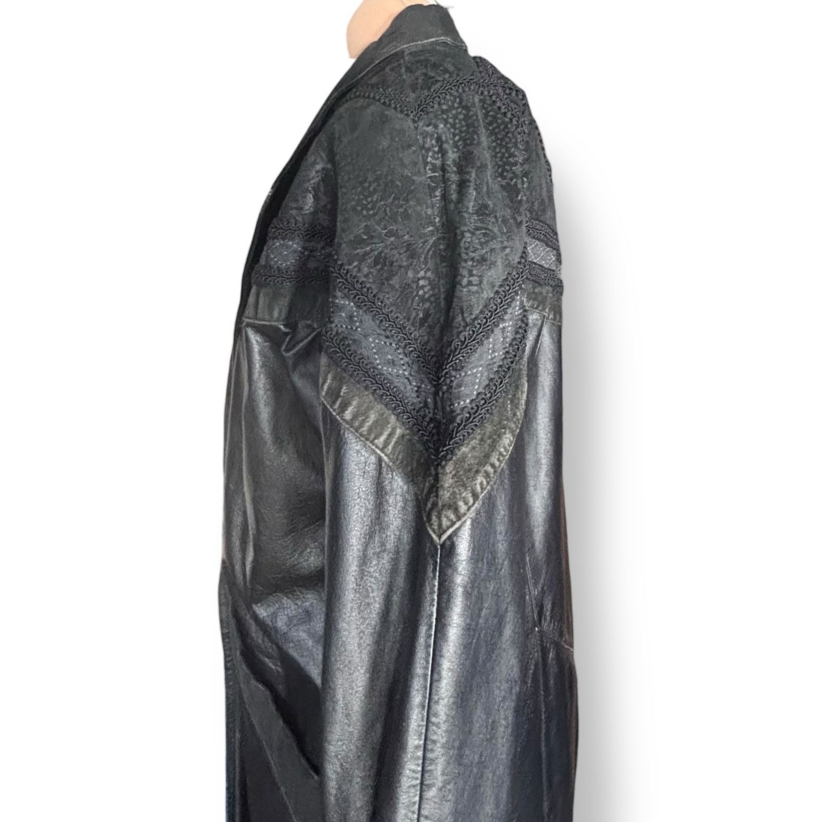 Wilsons Leather Vintage Wilsons Leather Black Long Trench Coat Suede Floral Size M / US 6-8 / IT 42-44 - 8 Thumbnail