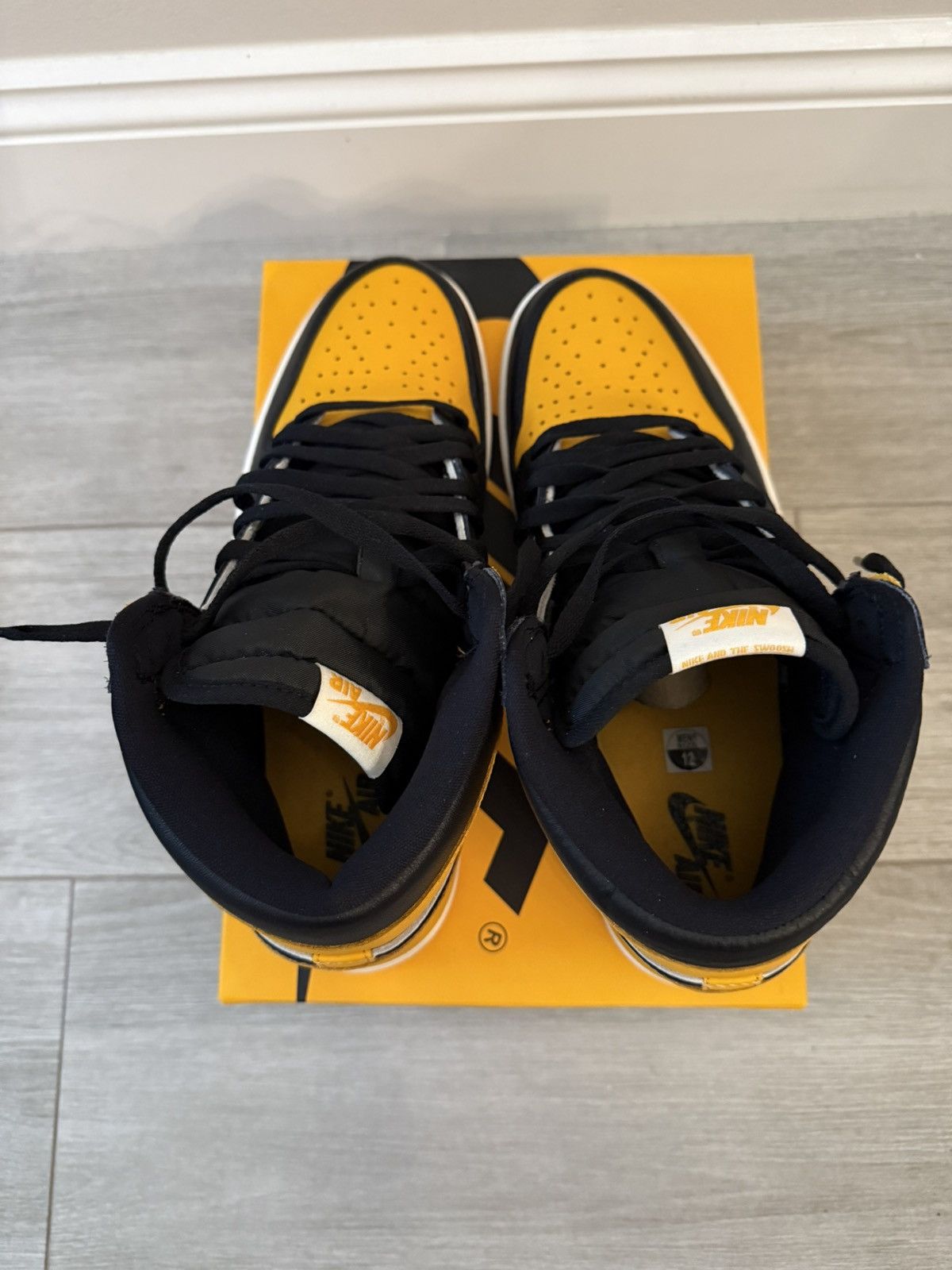 Jordan Brand Air Jordan 1 Retro High OG Taxi Black Sail Size 12 Used Size US 12 / EU 45 - 6 Thumbnail
