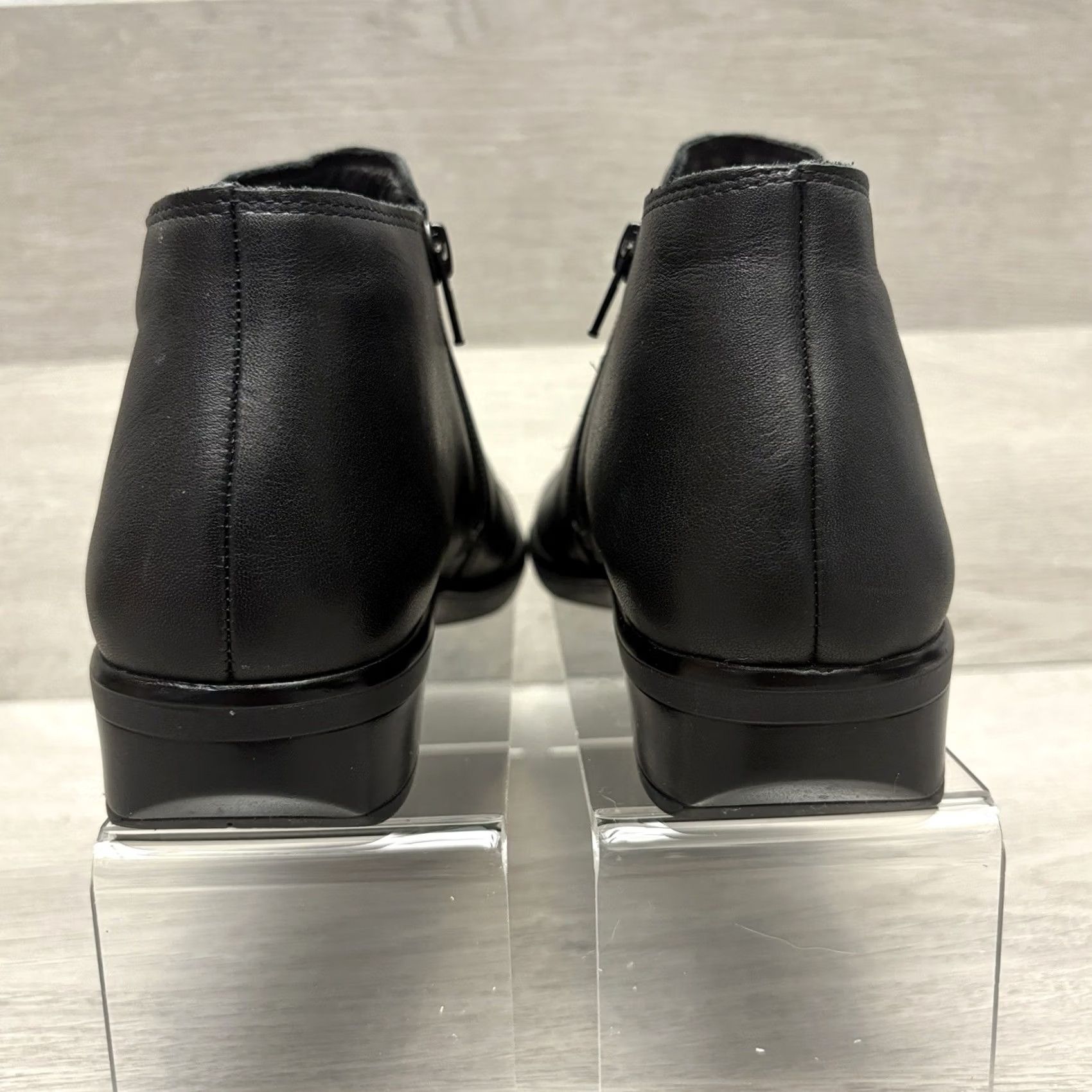 Vintage Naot Helm Bootie Black Leather Water Resistant Double Zip Ankle Boot EU 38 US 7 Womens Size US 7 / IT 37 - 3 Thumbnail