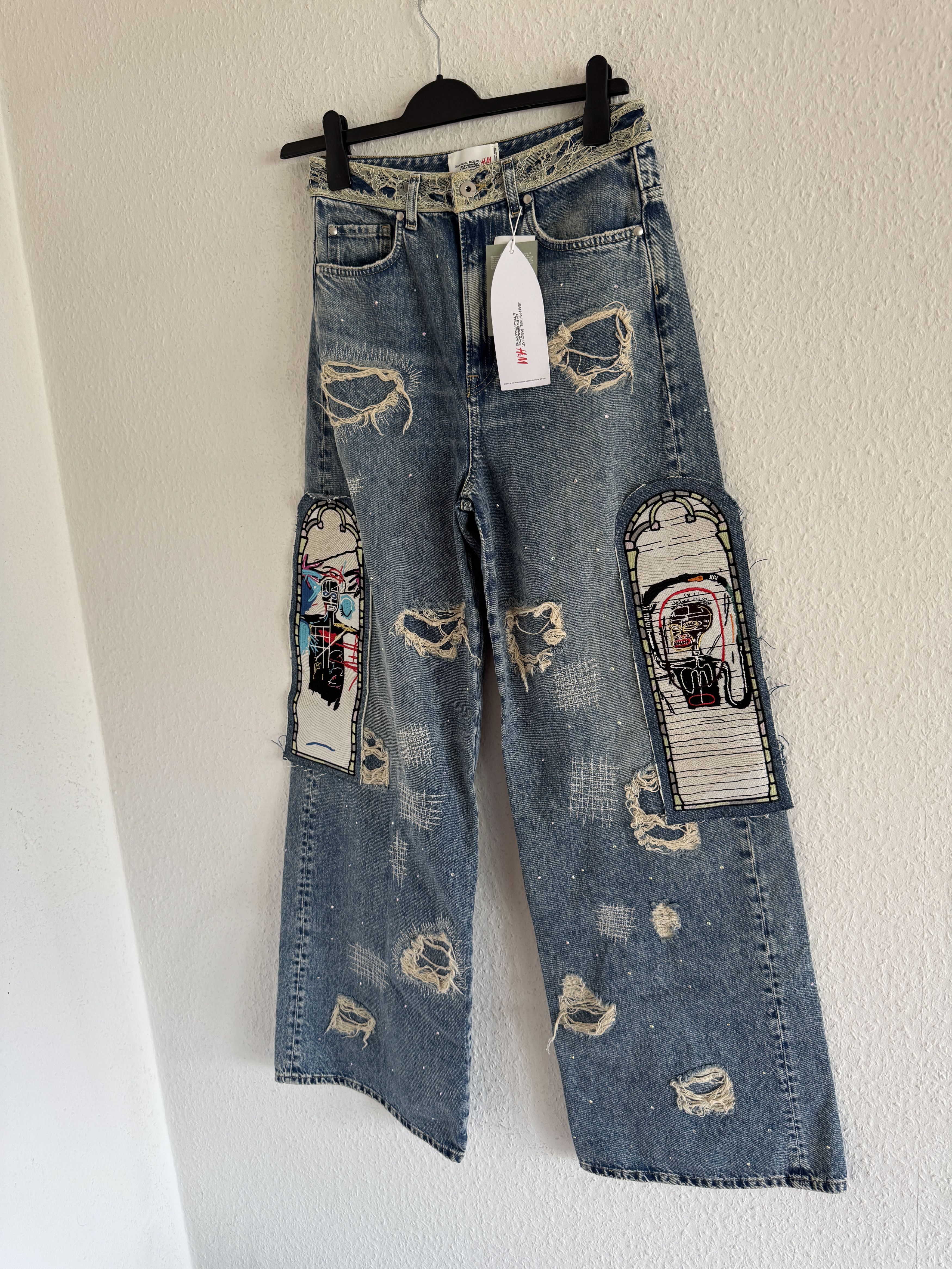 H&M × Jean-Michel Basquiat × Who Decides War Distressed rhinestone graphic jeans Size US 30 / EU 46 - 2 Thumbnail