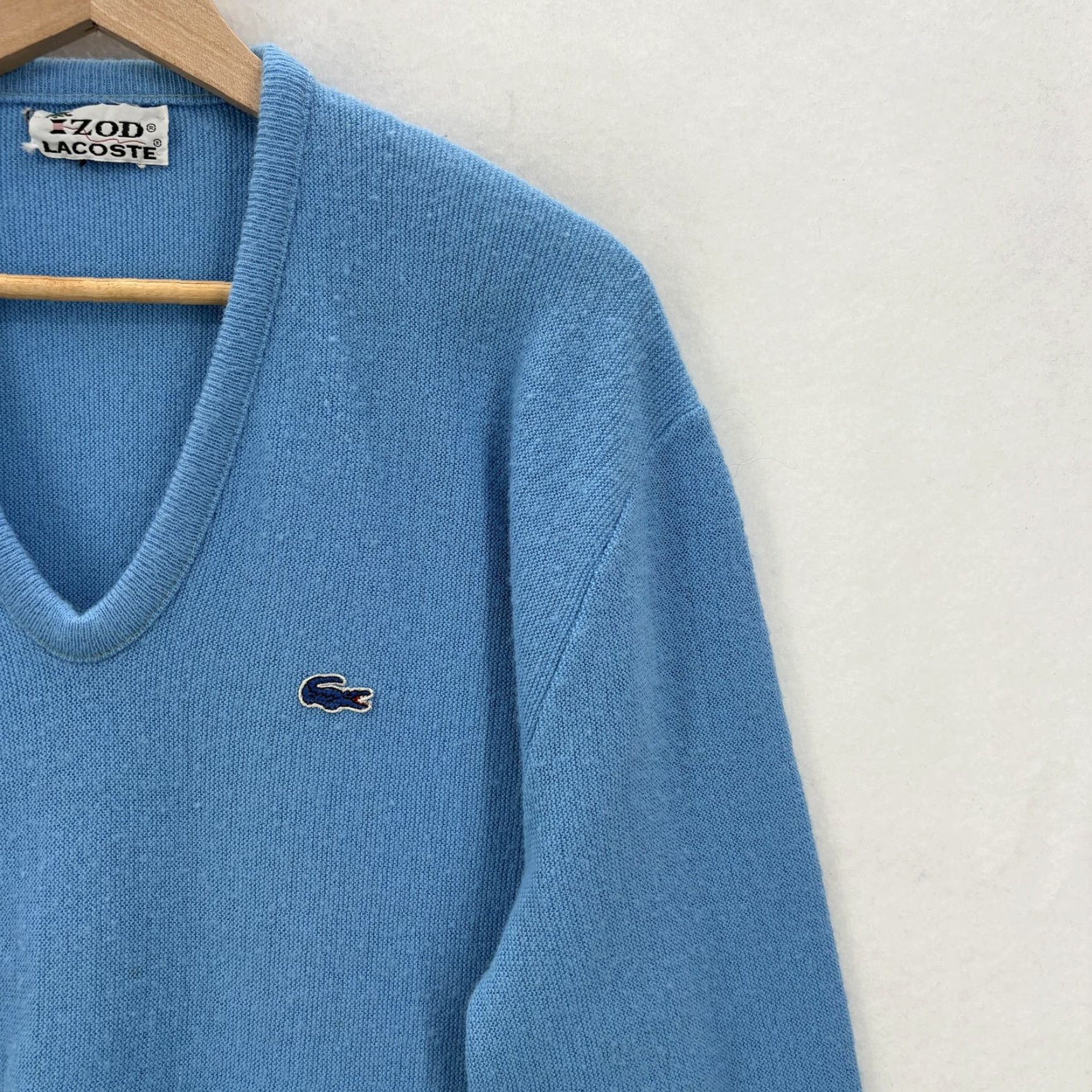 Izod VINTAGE Izod Lacoste Sweater Mens Large Blue V-Neck Croc Logo Pullover Preppy Size US L / EU 52-54 / 3 - 2 Thumbnail