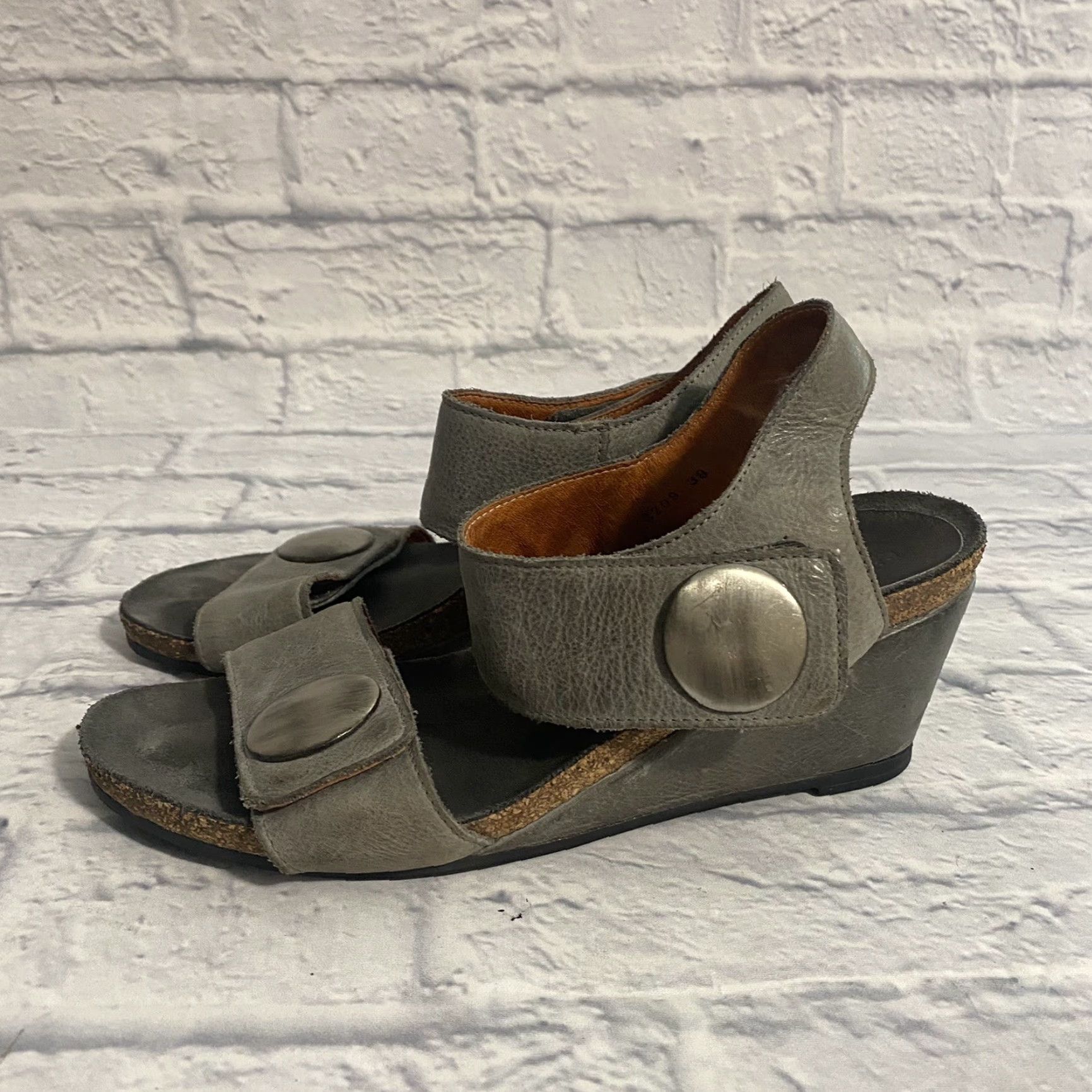 Taos VINTAGE: No — Taos Carousel 2 Wedge Sandals Graphite Metallic Gray Hook And Loop Women’s Sz 38 Size US 8 / IT 38 - 6 Thumbnail