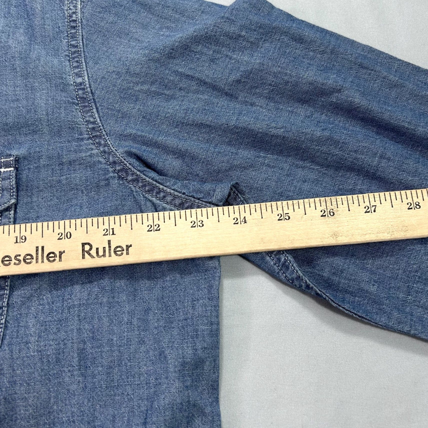 Denime NWOT J. Peterman Shirt Mens L Blue Denim Button-Up Lightweight Casual Preppy Cotton Shirt Men’s Large Blue Denim Button-Up Regular Fit Size US L / EU 52-54 / 3 - 6 Thumbnail