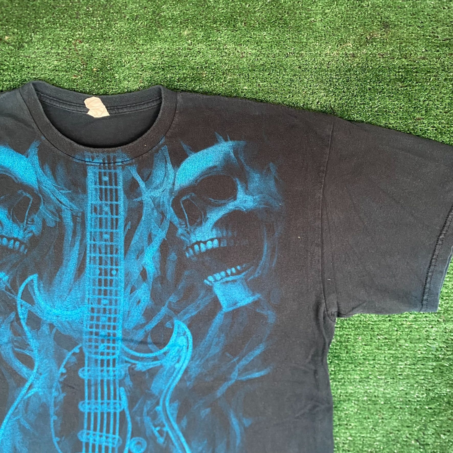 Vintage Vintage Y2K Rock Skull Shirt Metal Punk Goth Cyber AOP Tee Size US XL / EU 56 / 4 - 2 Thumbnail