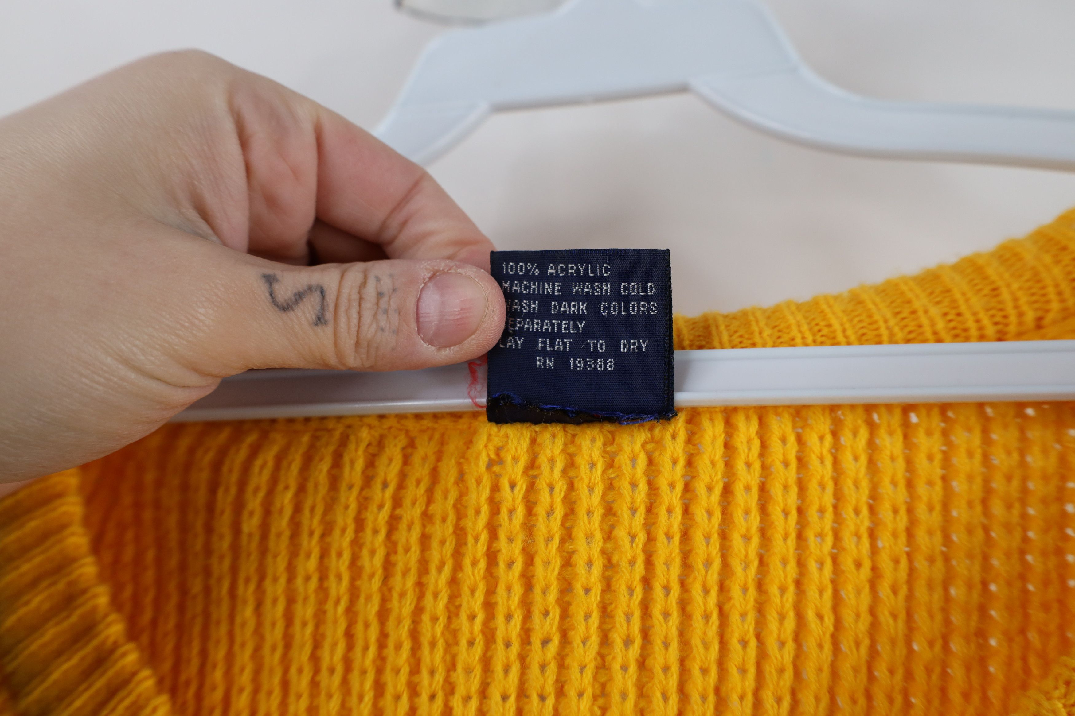 Vintage Vintage 90s Streetwear Ribbed Knit Crewneck Sweater Yellow Size US L / EU 52-54 / 3 - 5 Thumbnail